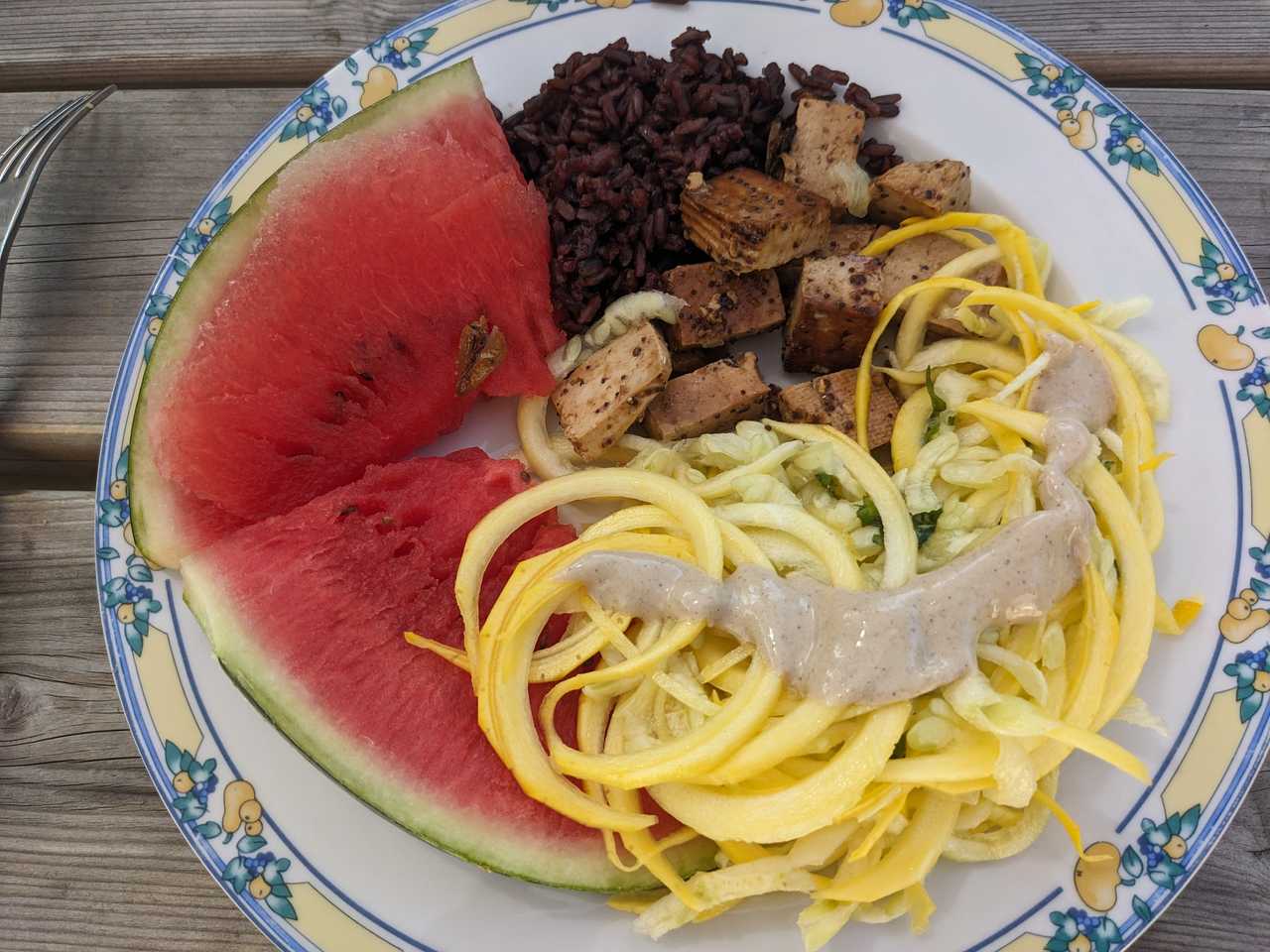 Peaceful place in the nature, vegan meals, yoga, soundhealing and massages
