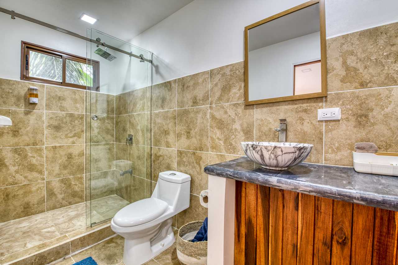 Beachfront Studio - Direct Beach Access, AC & WIFI