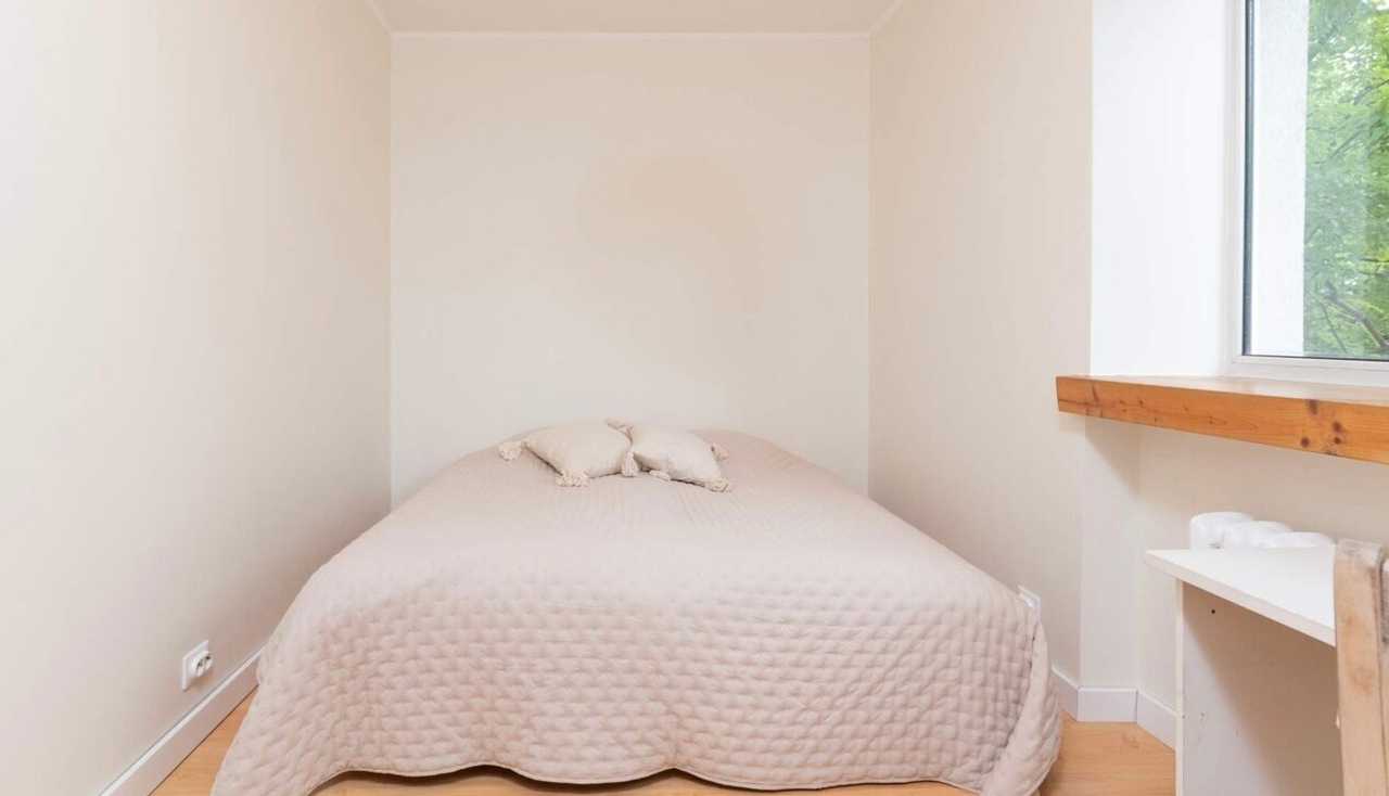 Sunny, spacious 3 bedroom apartment 1,6km from Old Town, seaside walking areas.
