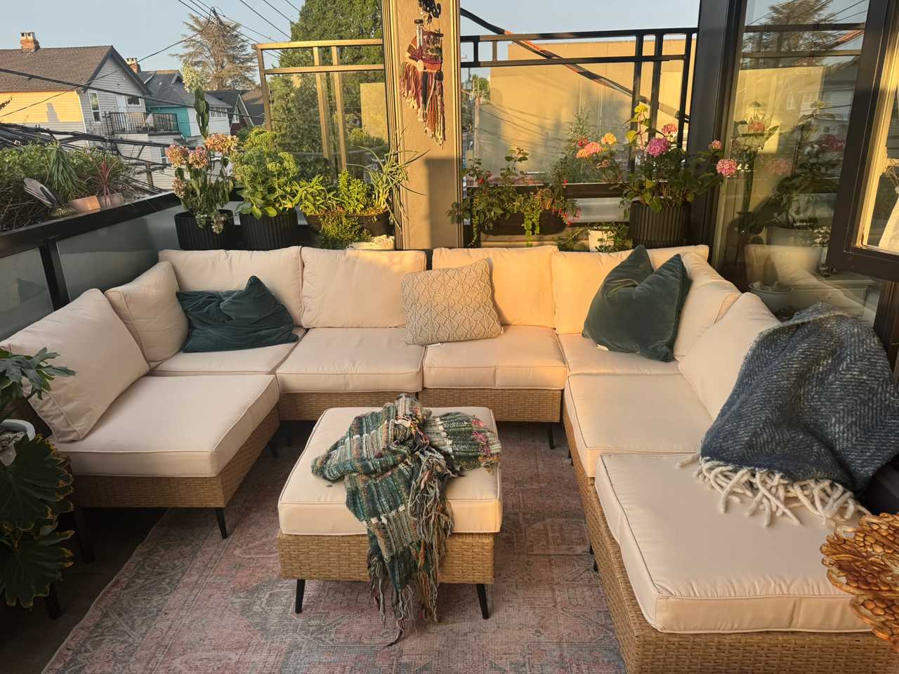 Beautiful & Clean Kits gem! HUGE patio!