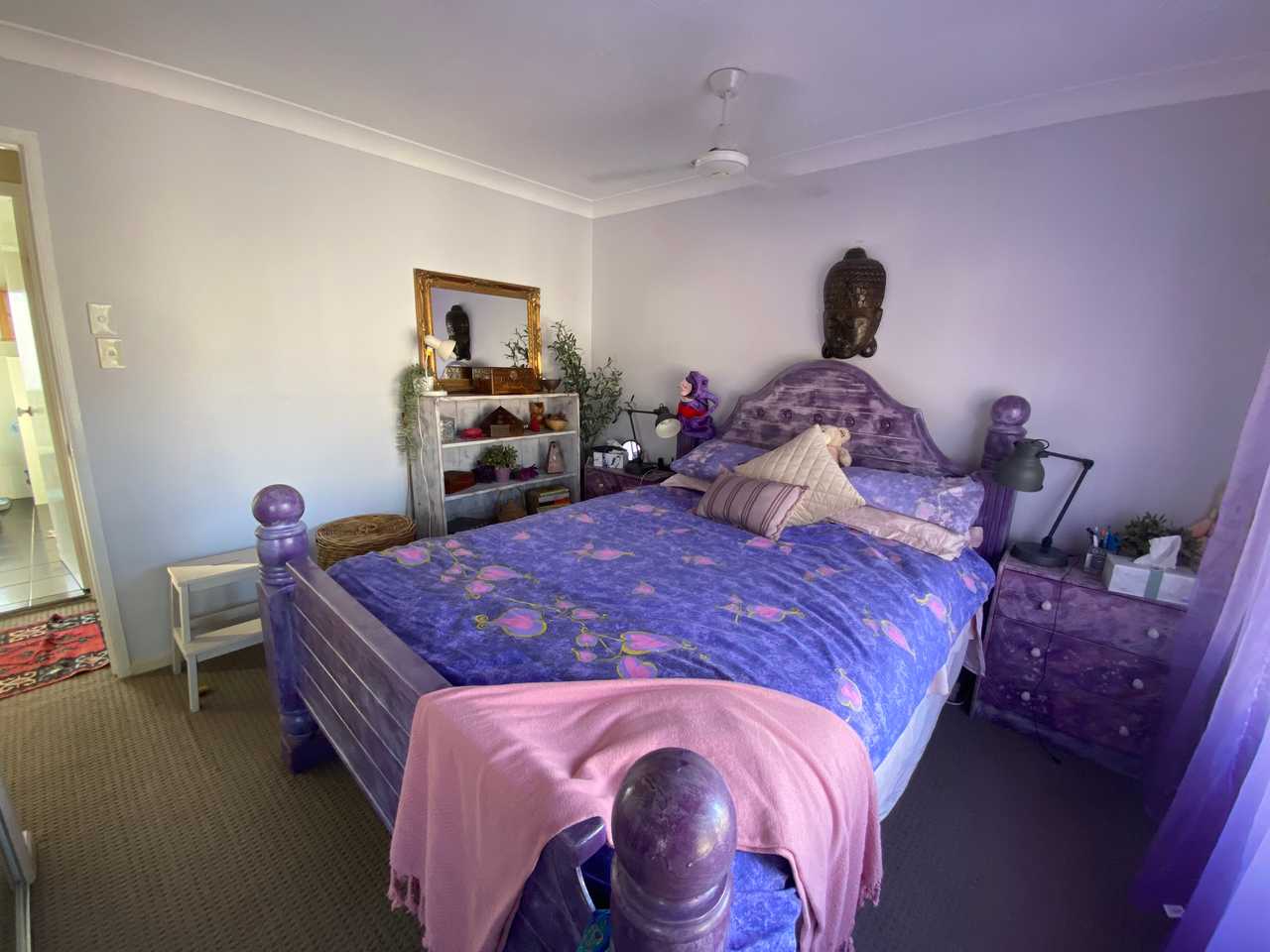 Gold Coast townhouse with resort amenities near shopping centre, bus, uni