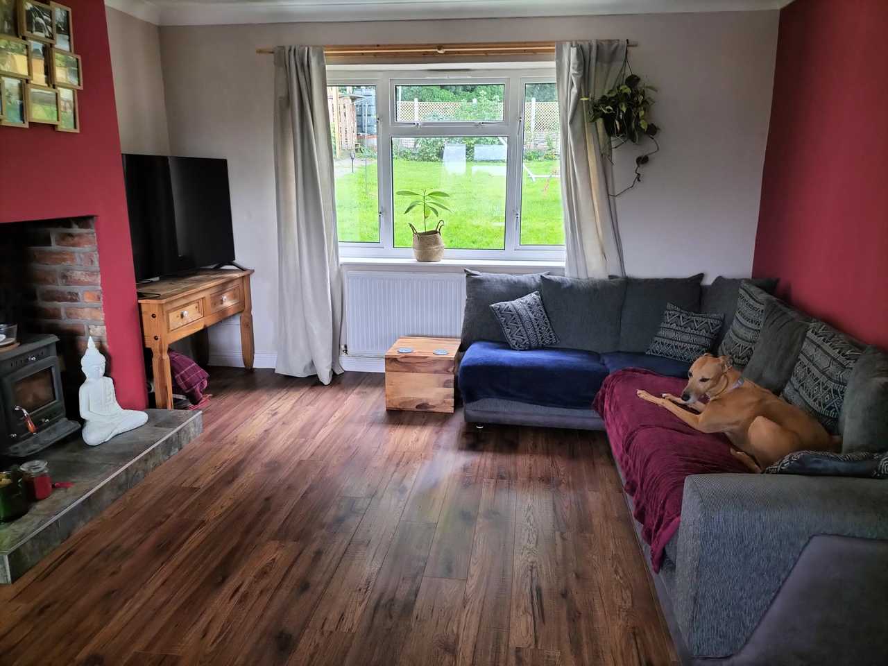 Cozy, quiet double room in a quaint (yet well connected) Welsh Village