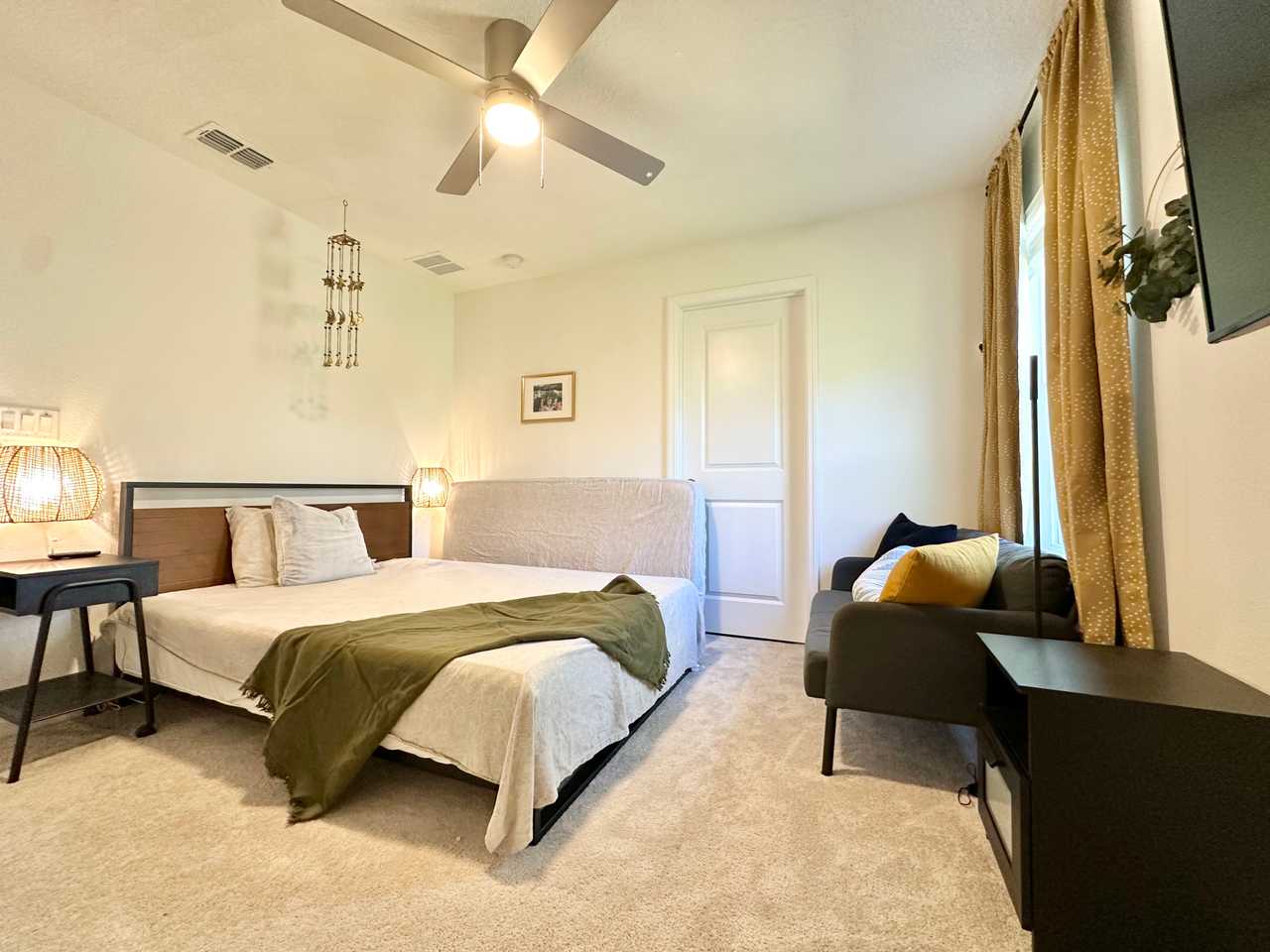Clean and Quiet Vegan Room near Tioga Town Center - Gainesville 