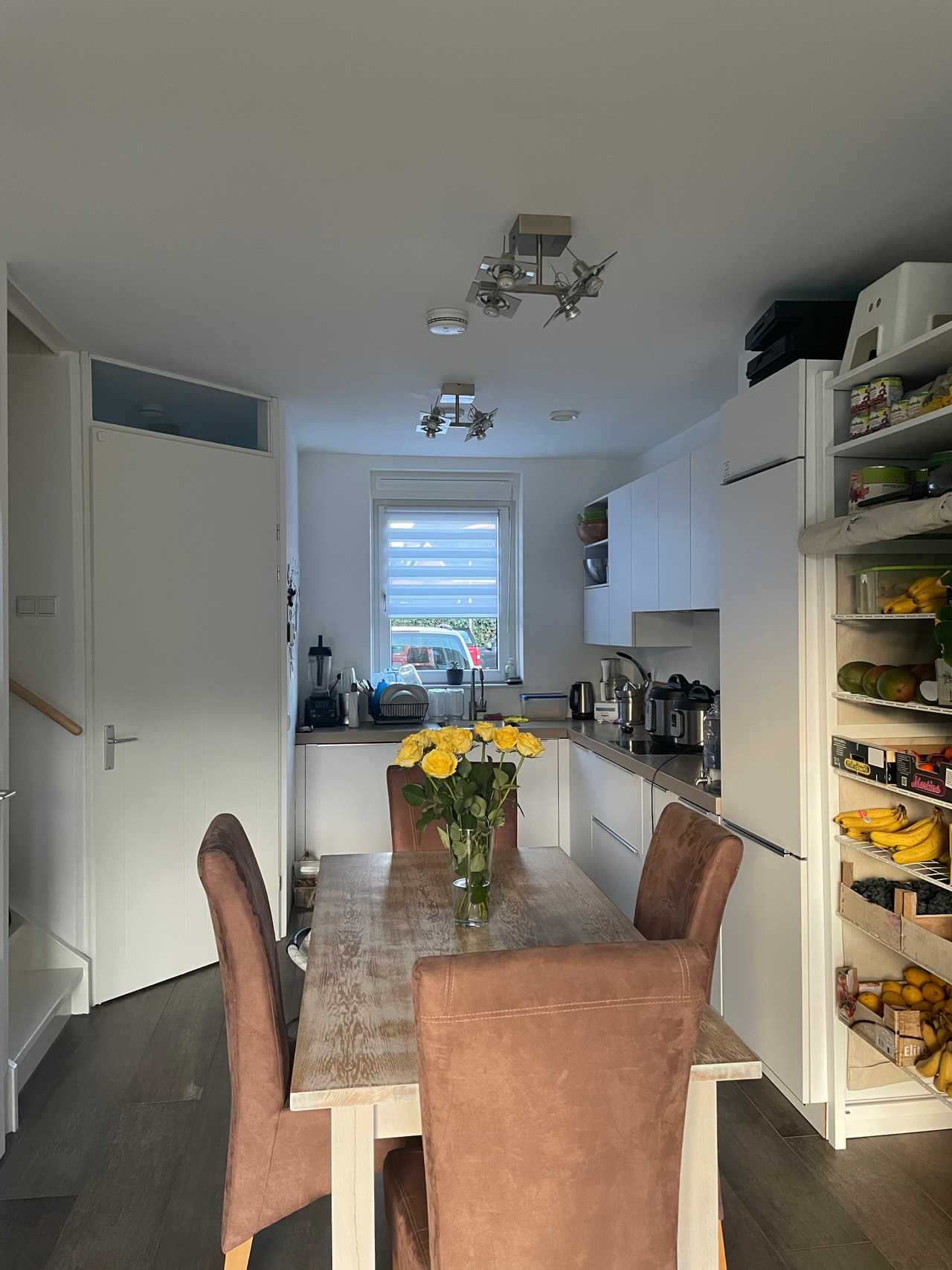 Comfy spacious whole house close to the train. Long term stayer, January-March!