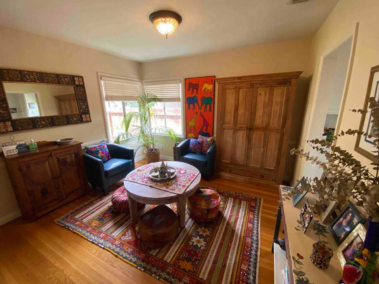 Beautiful Bedrooms minutes from Universal Studios