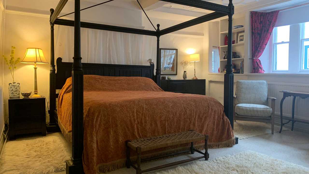 Zappa's. Totnes Guesthouse and plant-based cafe. Luxury accommodation/Great food