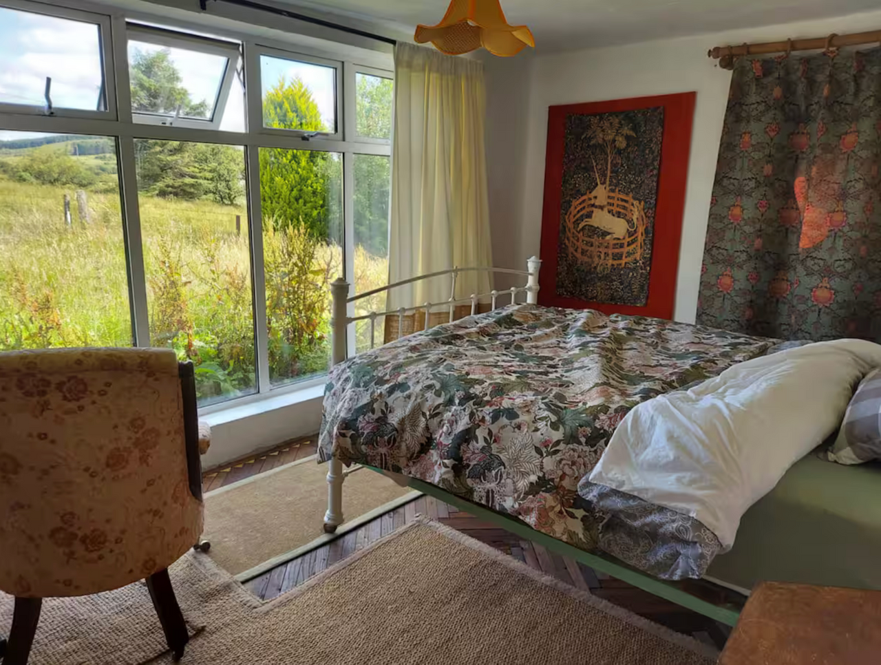 Charming Artistic Vegan Retreat