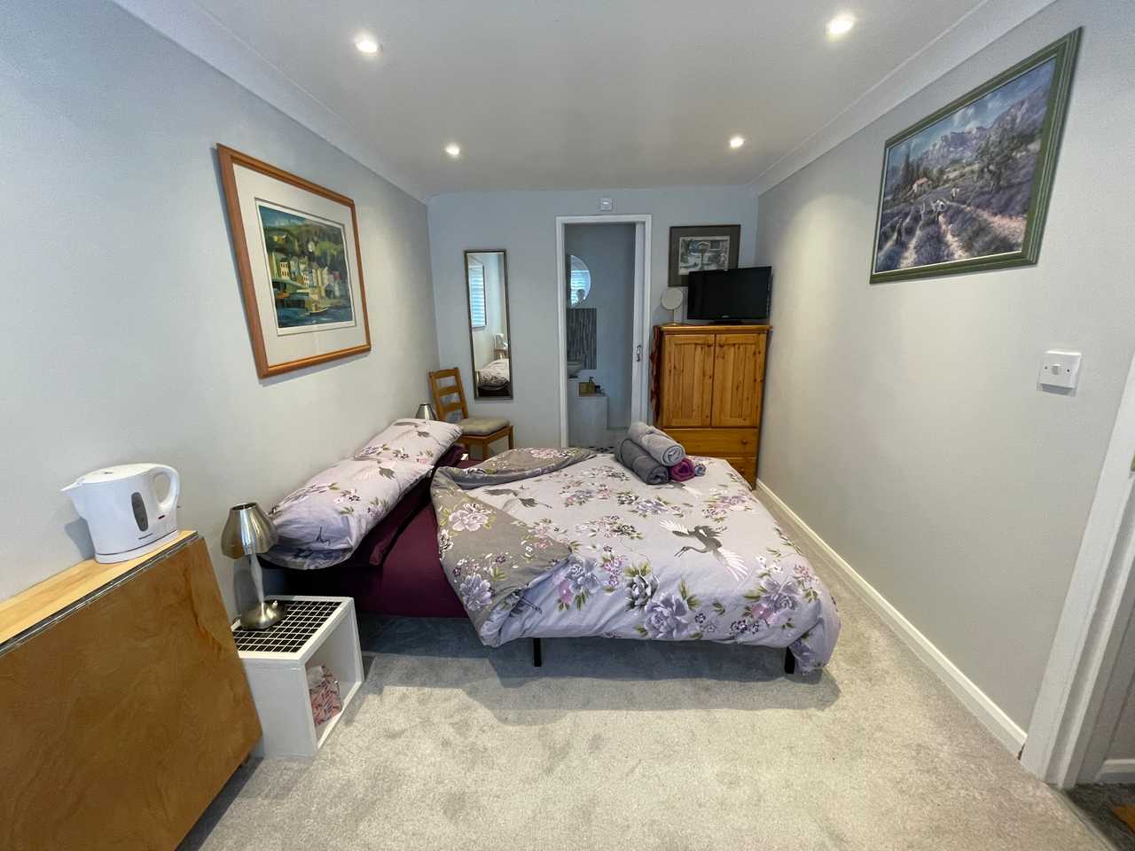 Cosy small double en-suite room