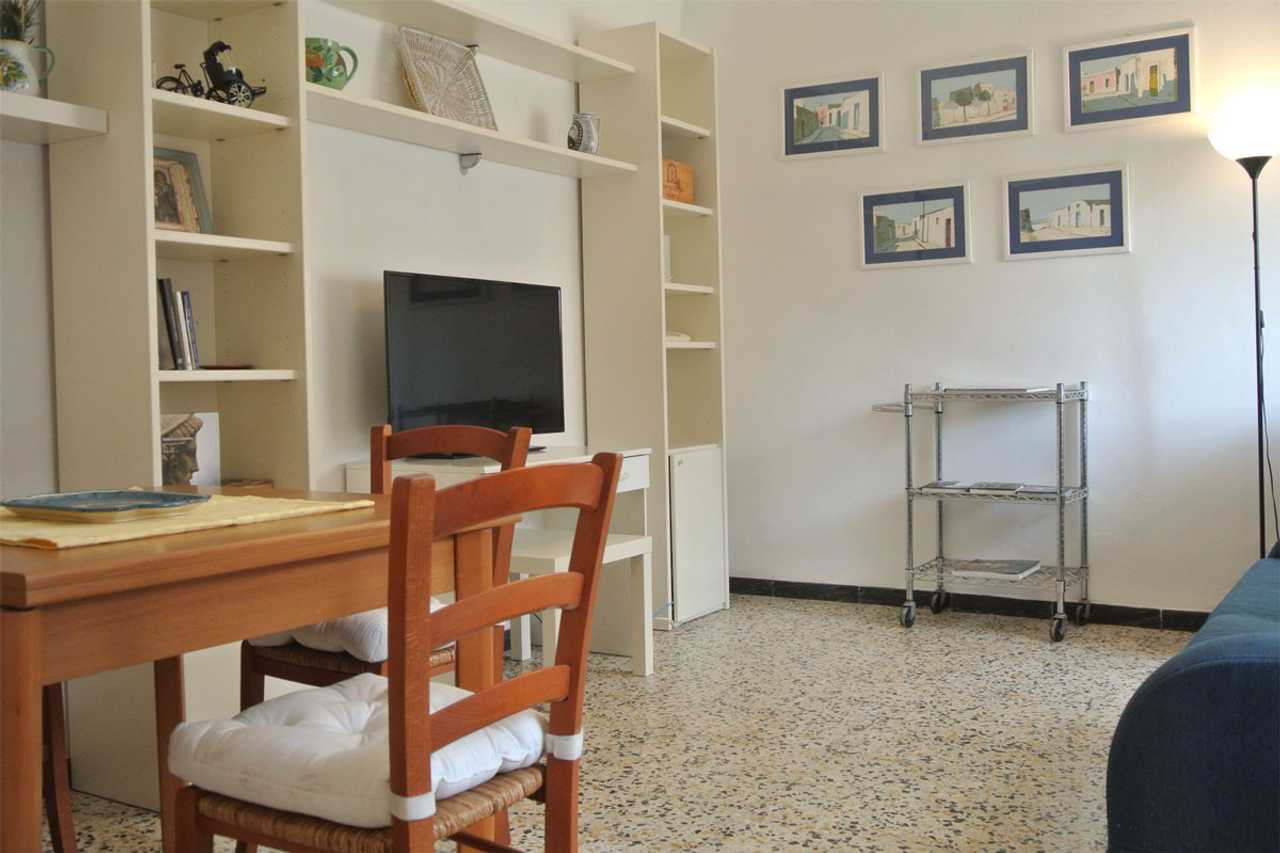 CASA LINO: third floor apartment with small terrace 