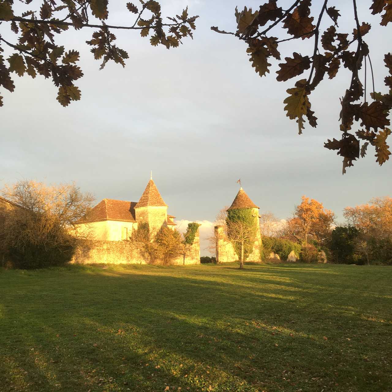 Charming stay in the grounds of a 16th century fortified manor - Jade Vert