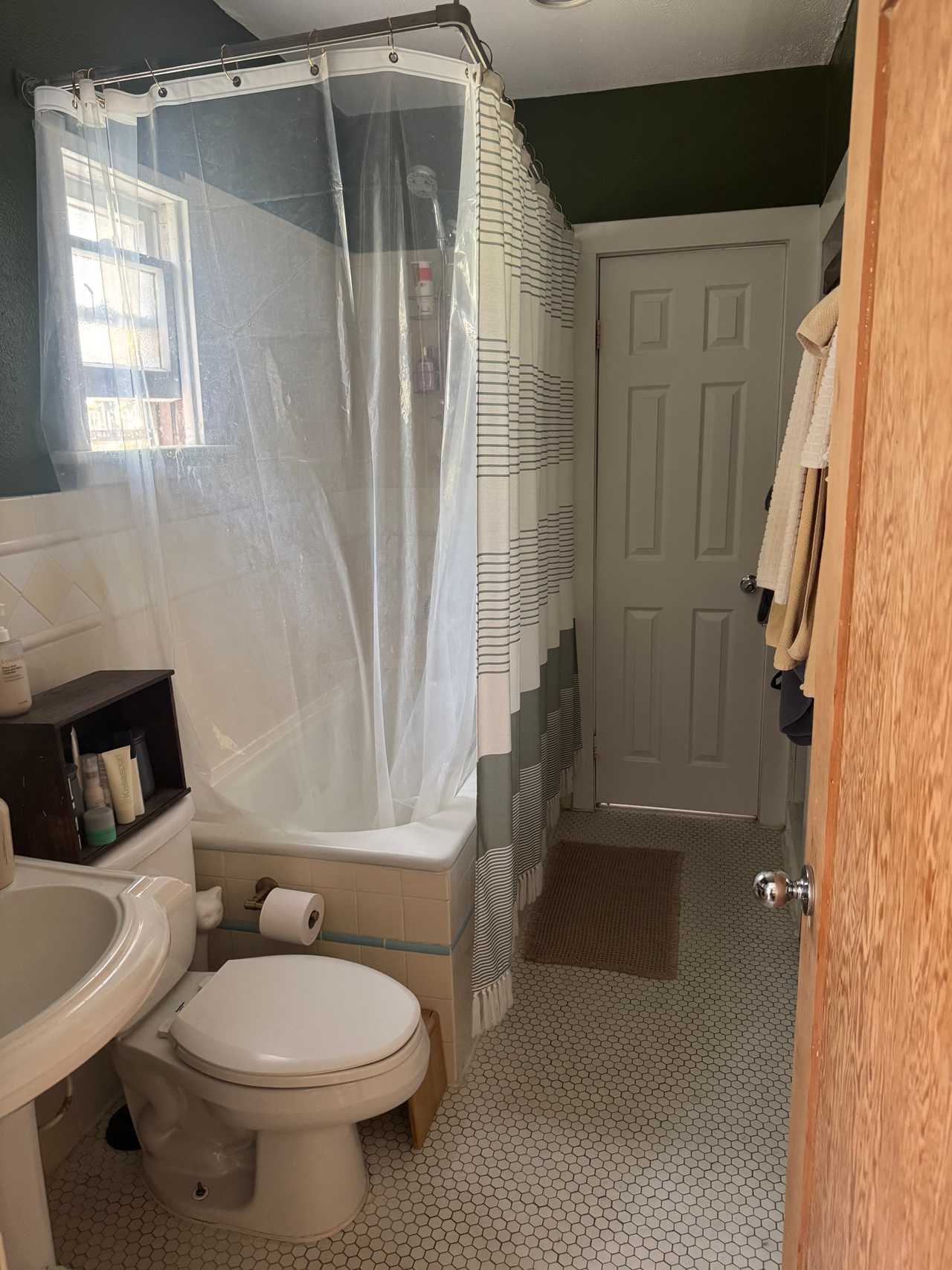 One bedroom artist bungalow in the heart of Hollywood
