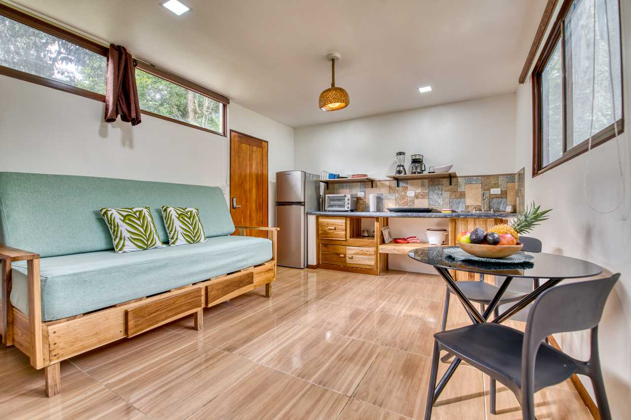 Beachfront Studio - Direct Beach Access, AC & WIFI