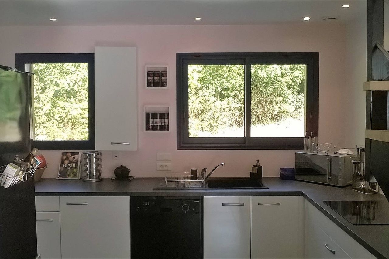 Private room in a very quiet area close to Vannes and beaches.
