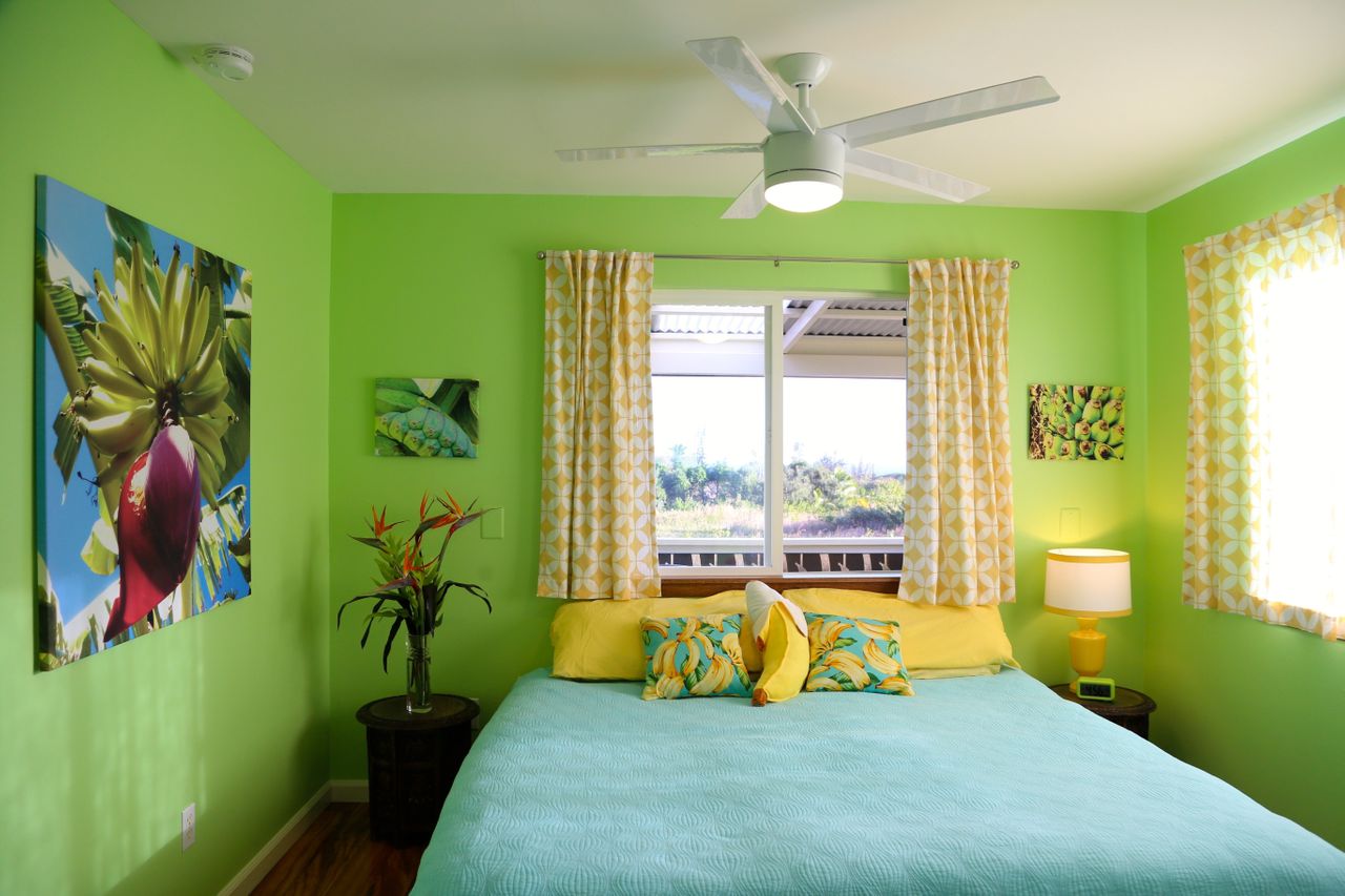 Bananarama Cottage, near Kehena Beach black sand beach, on small fruit farm!
