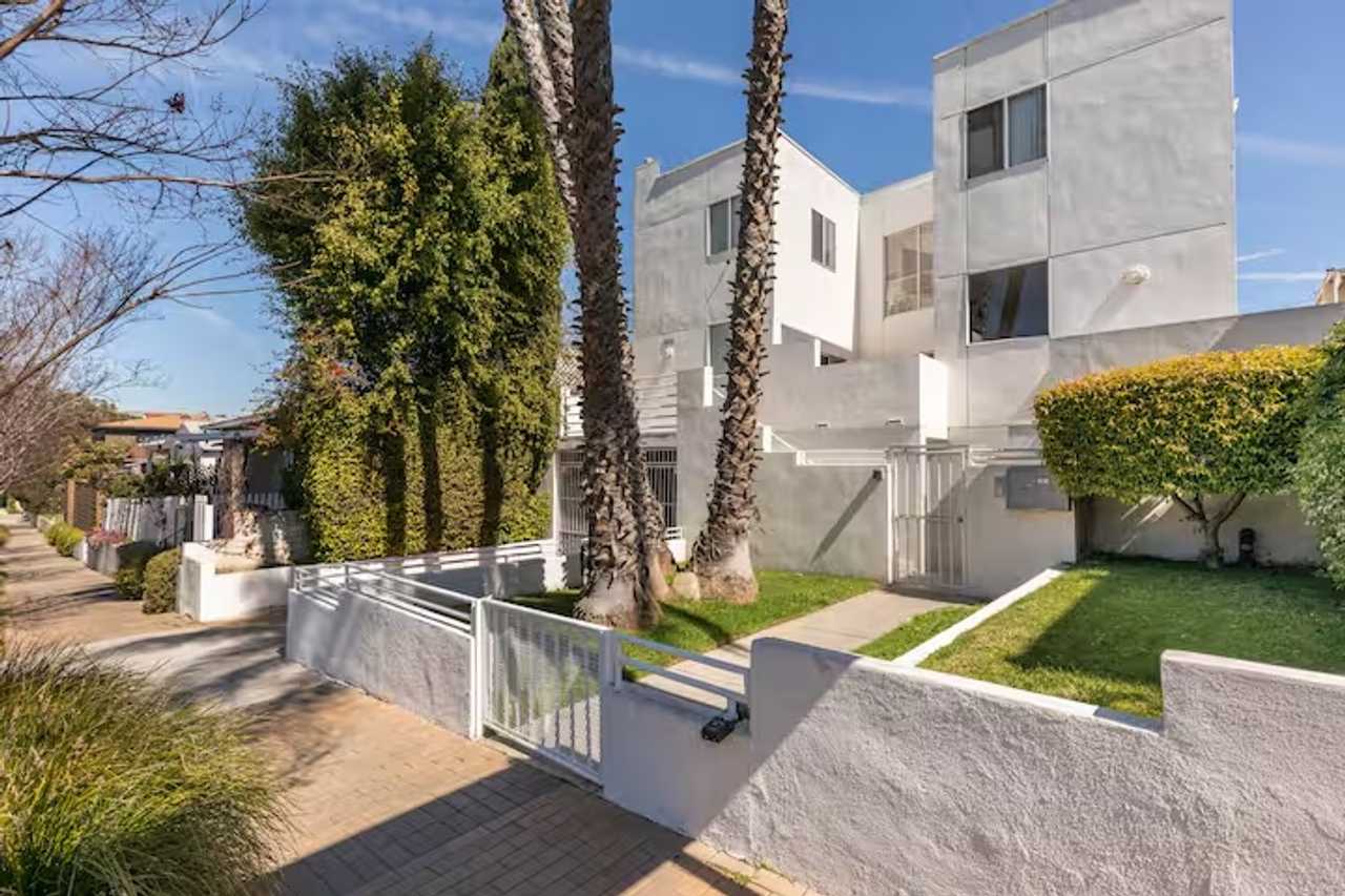 Modern Beach Town Living with INFRARED SAUNA and ELECTRIC CAR CHARGER