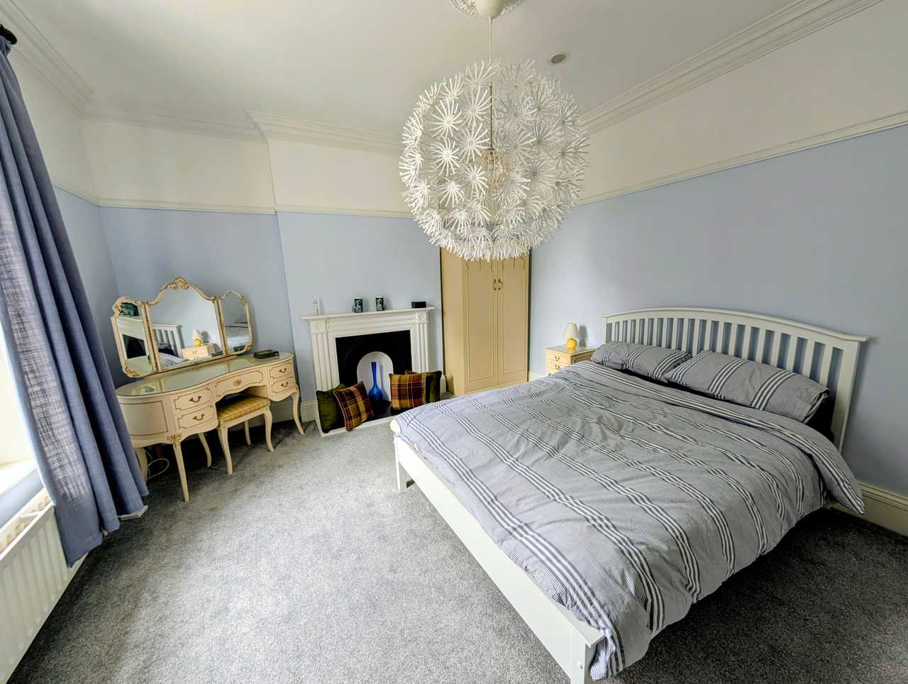 Blue double room with private bathroom (Sheffield, UK)