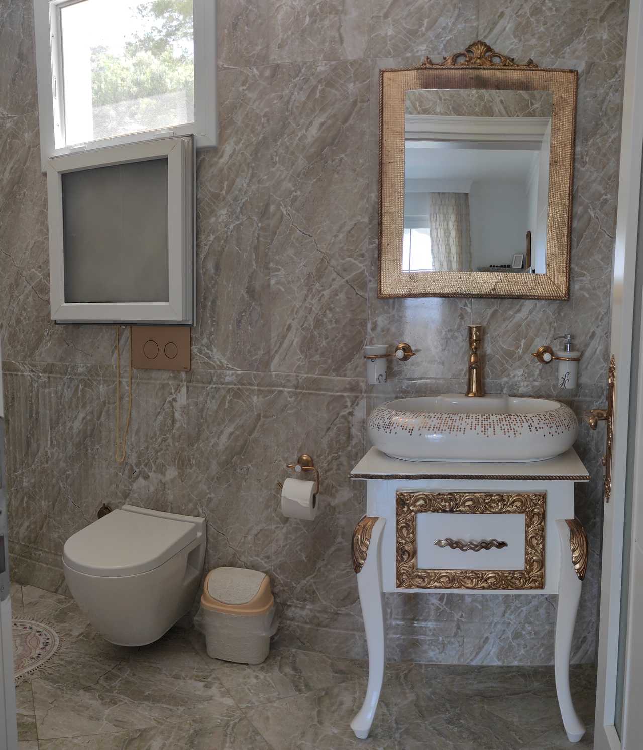 Boutique decor, sea view rooms, set in a pine forest with stunning views.
