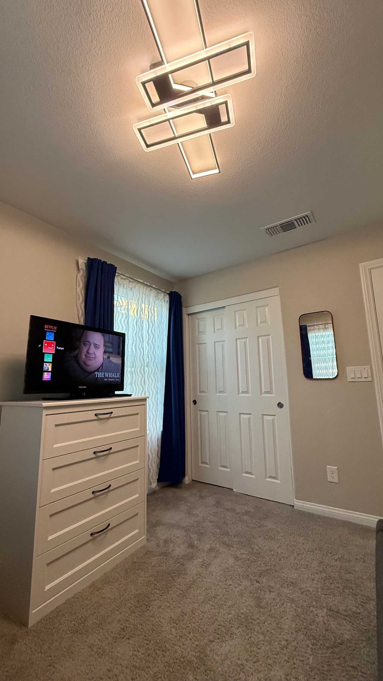 Las Vegas Vegan Stay - Stylish Room in a New Home