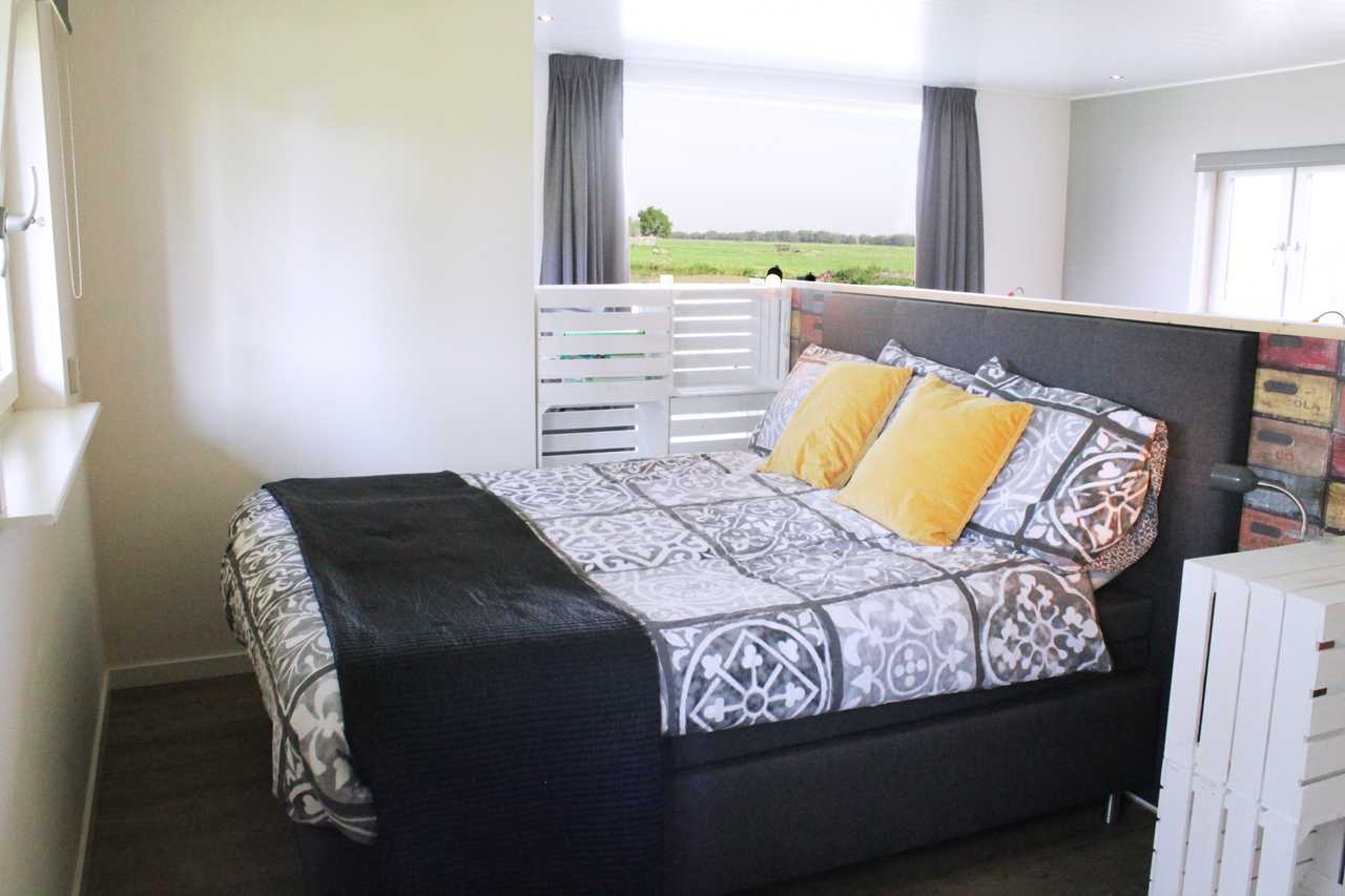 Guesthouse with fantastic view on typical Dutch landscape. Enjoy nature. 