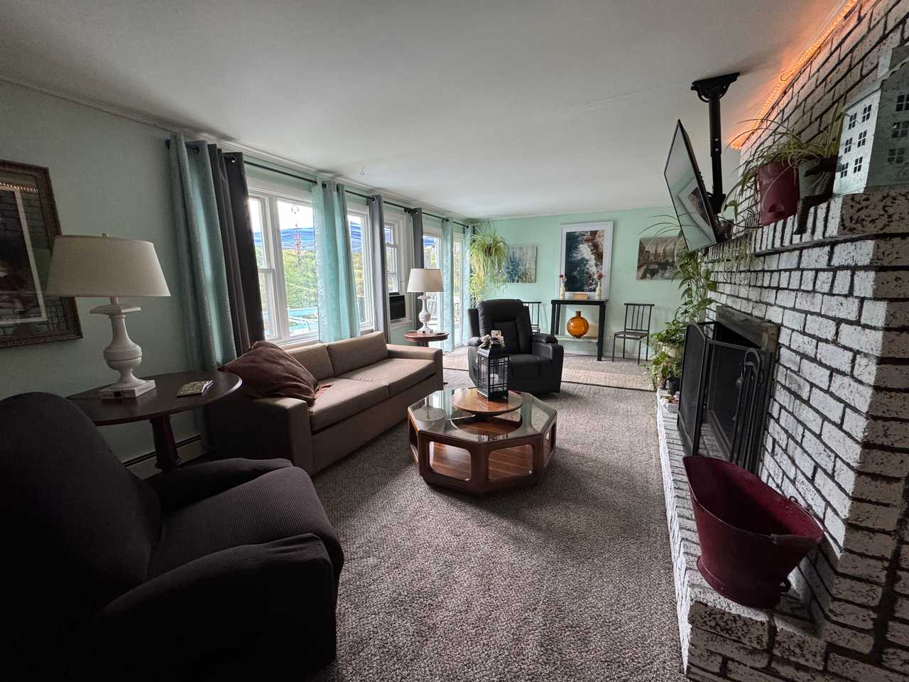 Dog’s stay Free. Mountain getaway with a Hot Tub. 