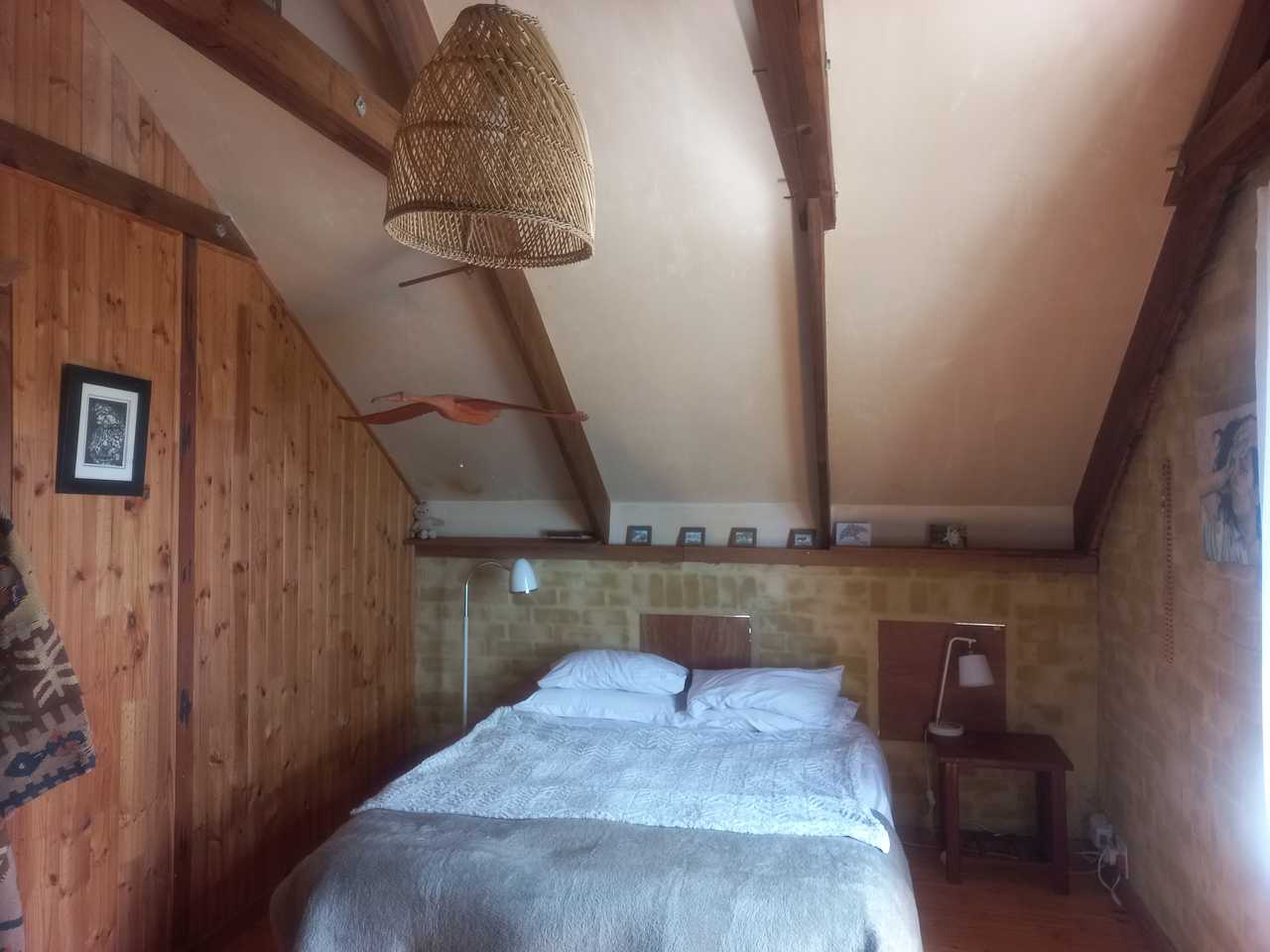 Quiet, quaint, artists 2 bedroom home, close to beaches and mountain walks.