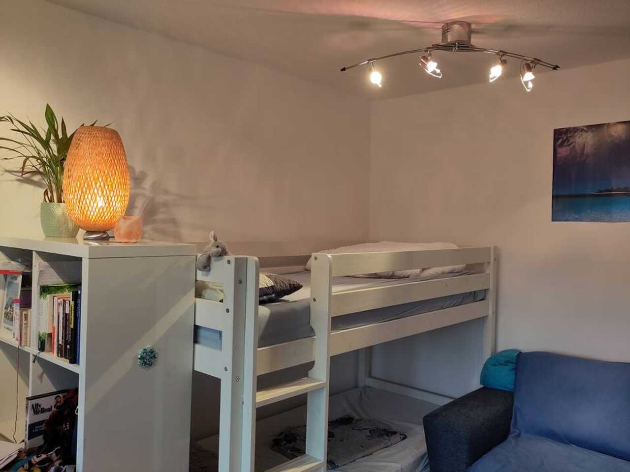 Cozy bunk bed only for non-smokers!