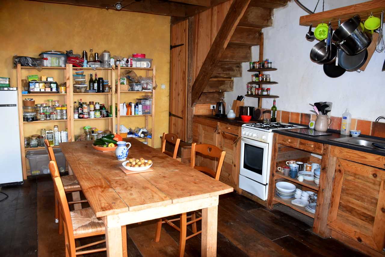 Cosy spacious room in vegan permaculture inspired house in Normandy countryside