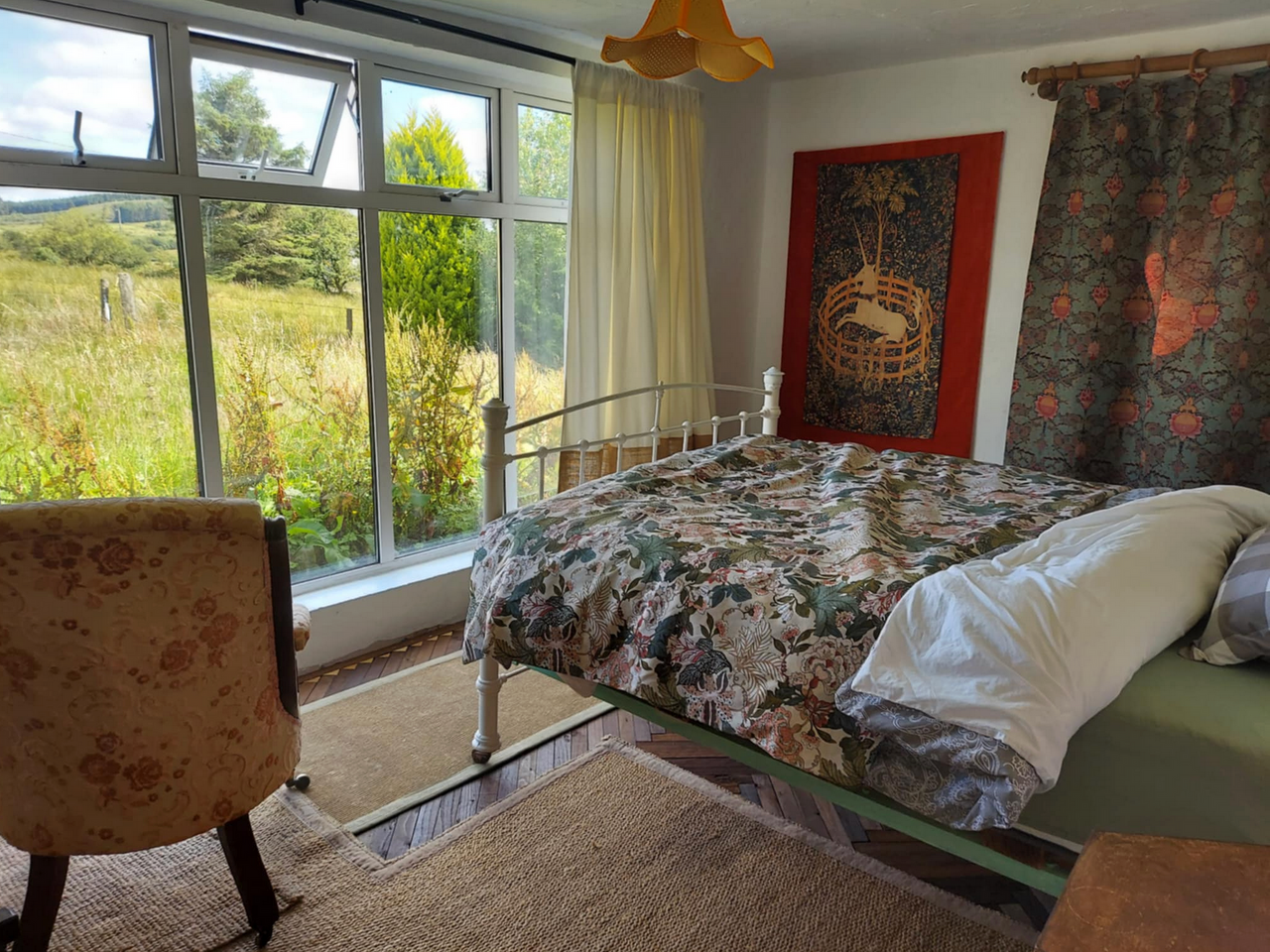Charming Artistic Vegan Retreat