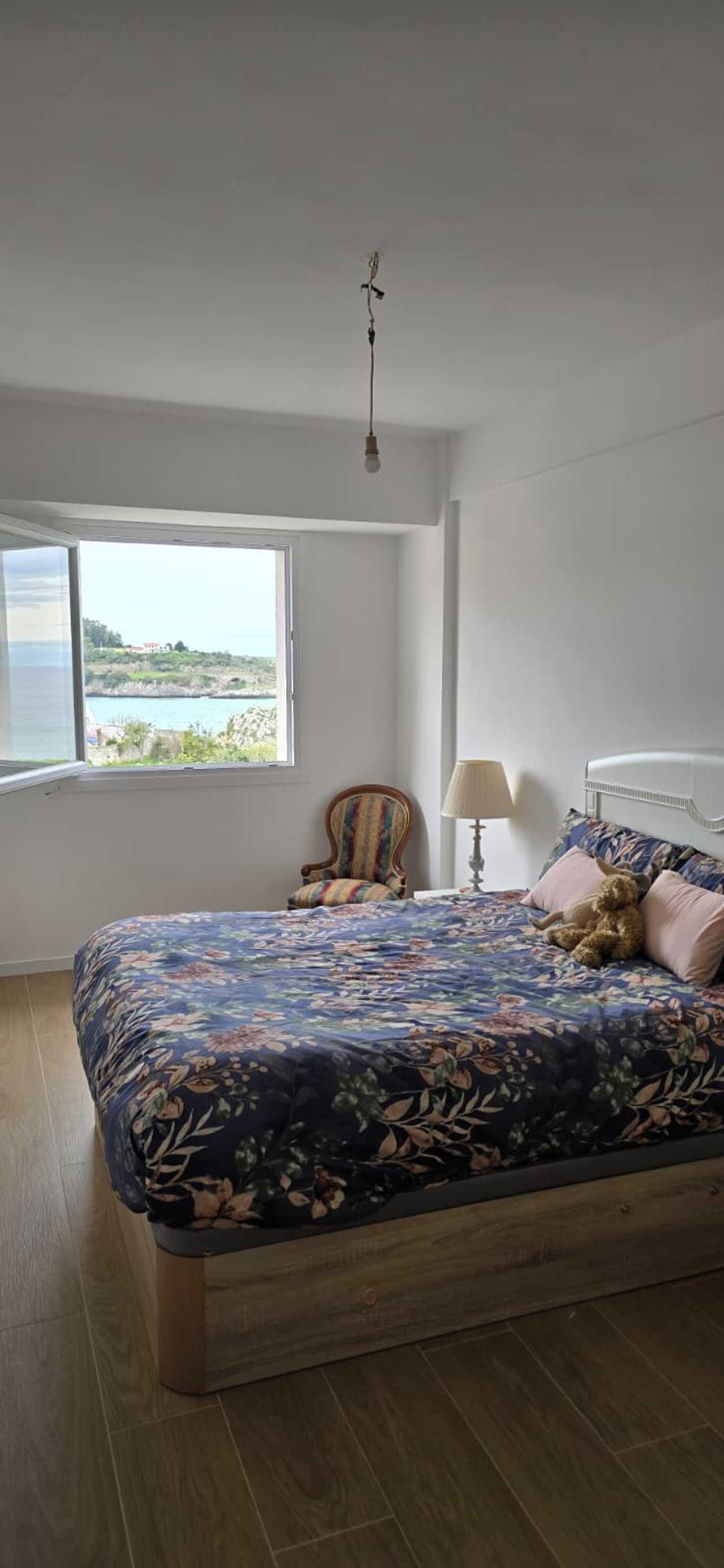 Beautiful seaside apartment with direct beach access and wonderful sea views.