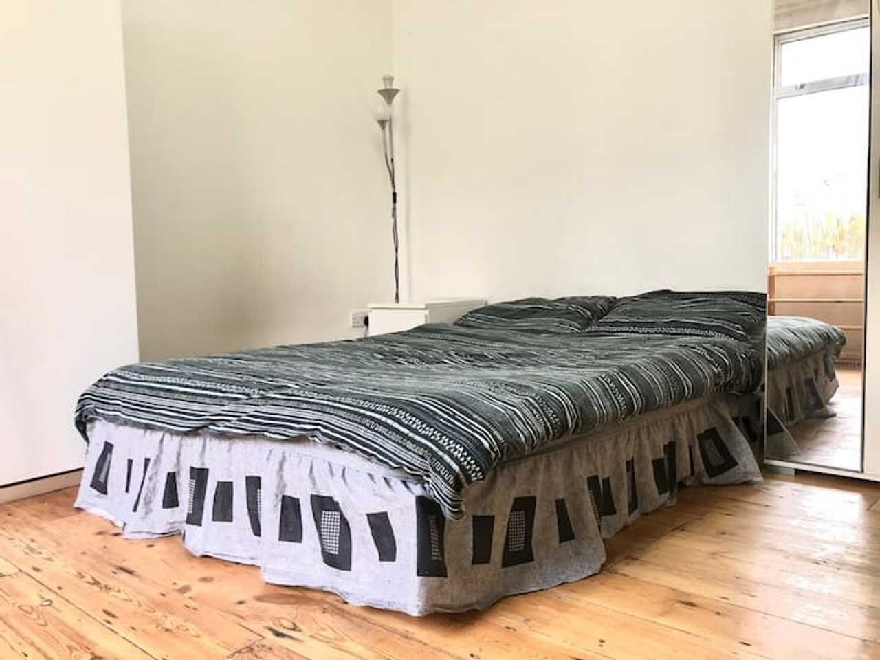 Spacious double bedroom.in hackney