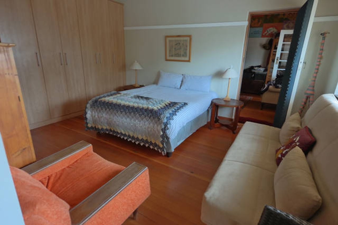 Art Deco apartment facing Table Mountain