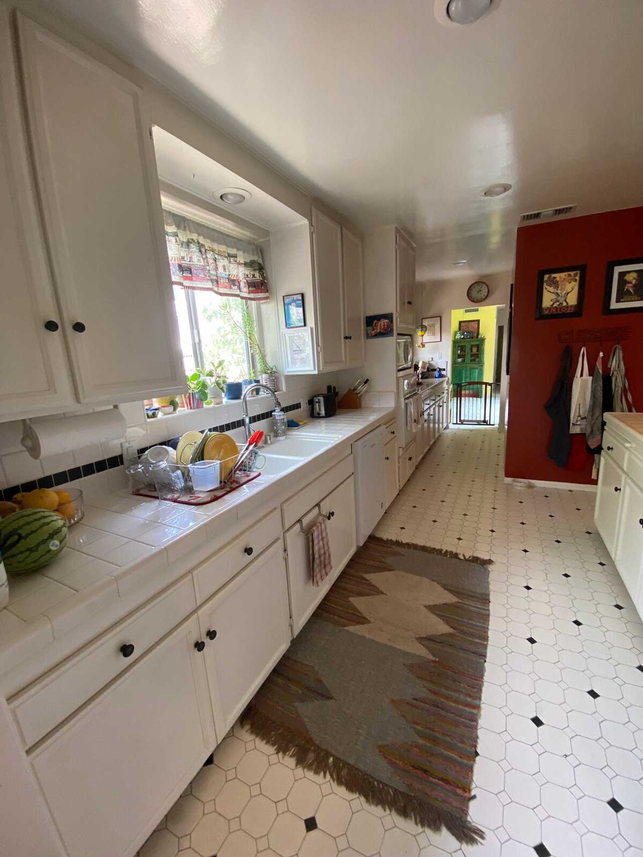 Beautiful Bedrooms minutes from Universal Studios