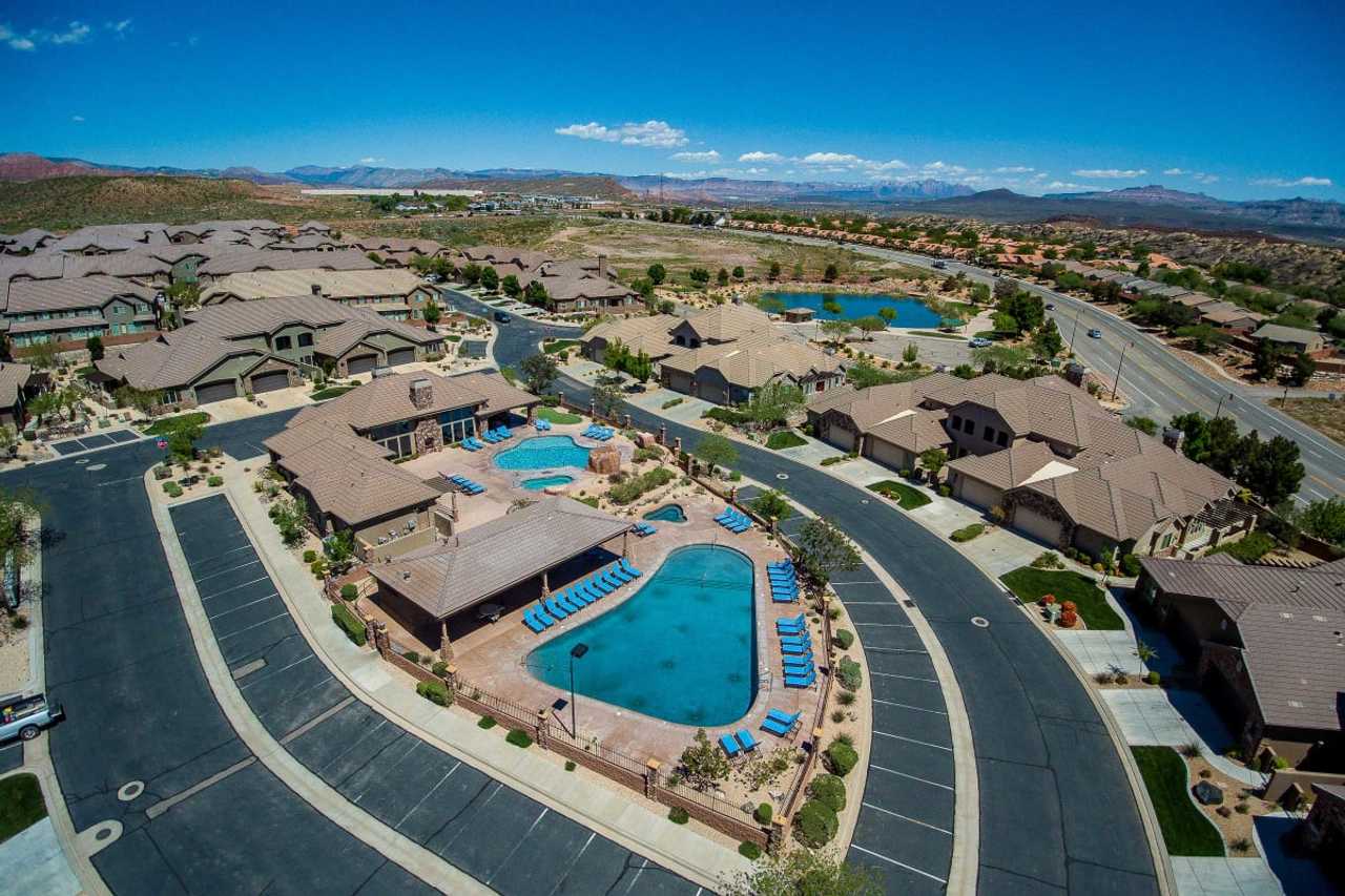 Inviting Home Near Zion - Heated Pools, King Suite