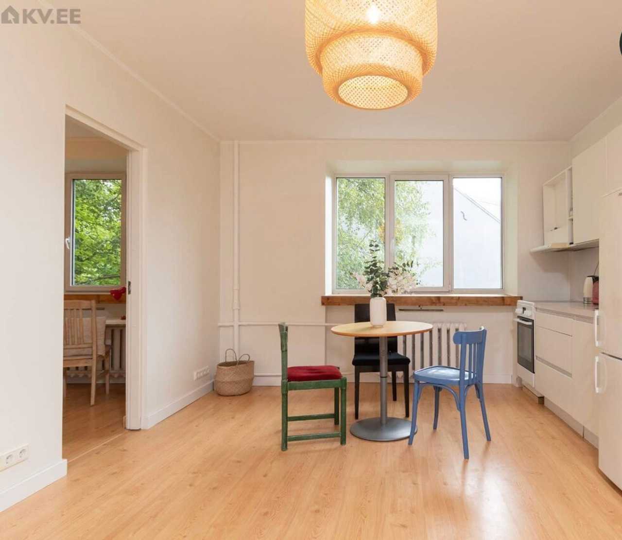 Sunny, spacious 3 bedroom apartment 1,6km from Old Town, seaside walking areas.