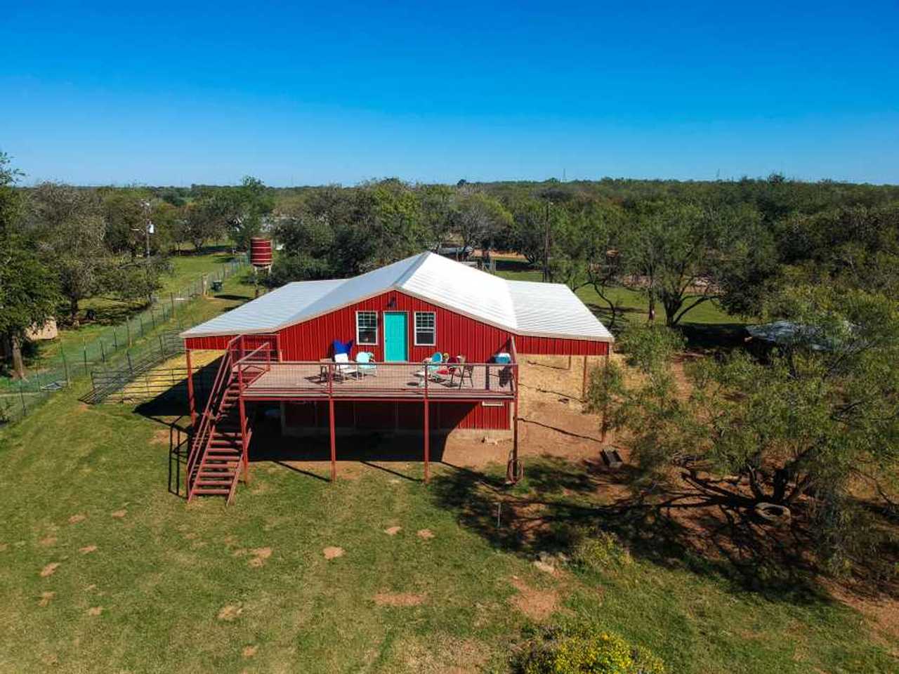 Barn Bunkhouse with Upper Deck & Sunset Views of the Sanctuary