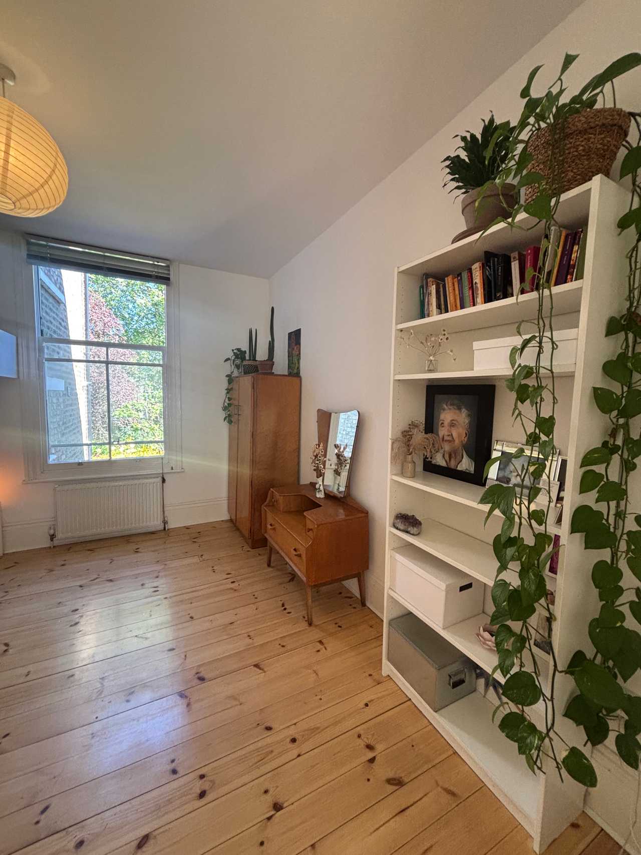 Gorgeous room for female guest in Victorian garden apartment in Dalston