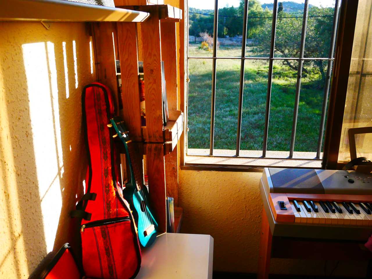 Cozy room in the countryside, 15min. walking to the city center and the beach