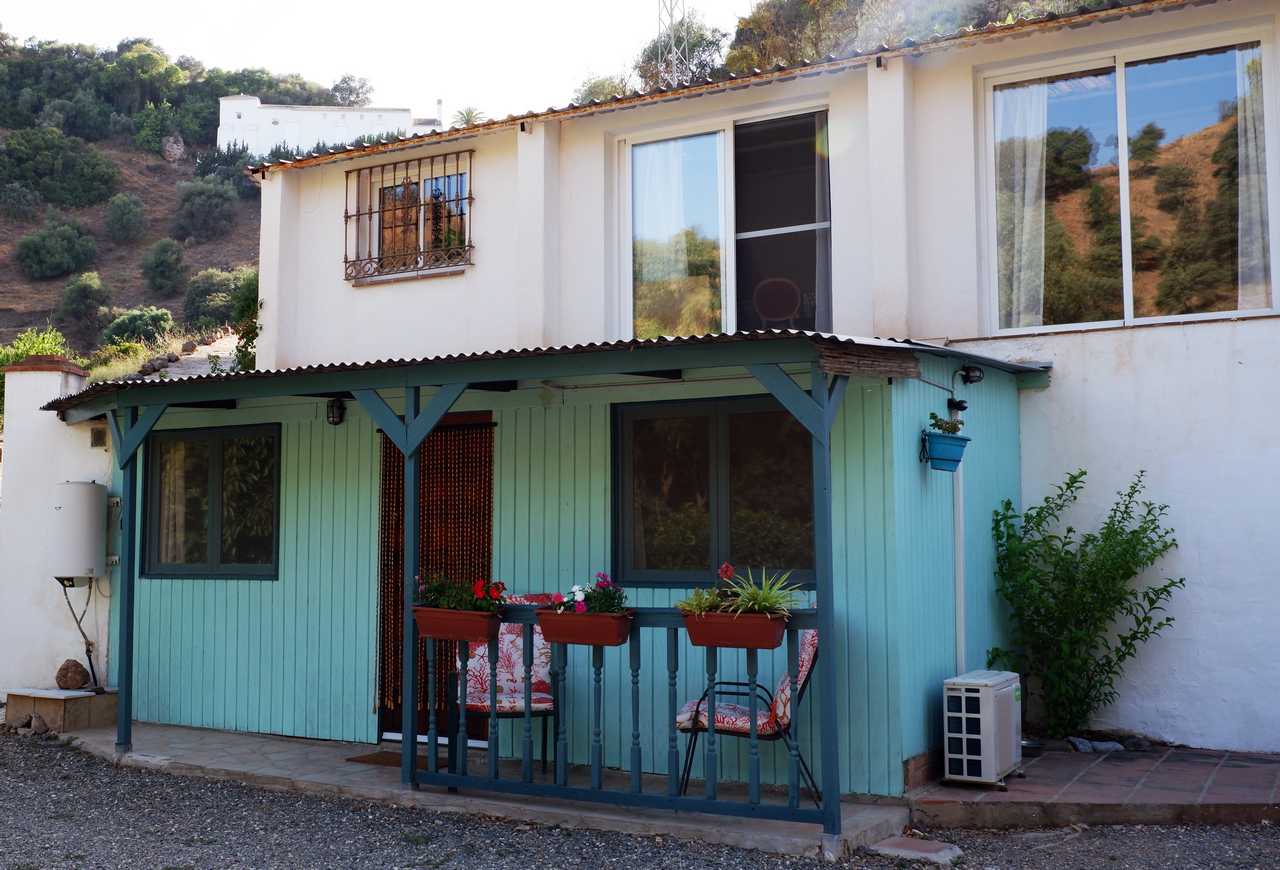 Casita Botánica at peacefull vegan Oasis besides river Pereila