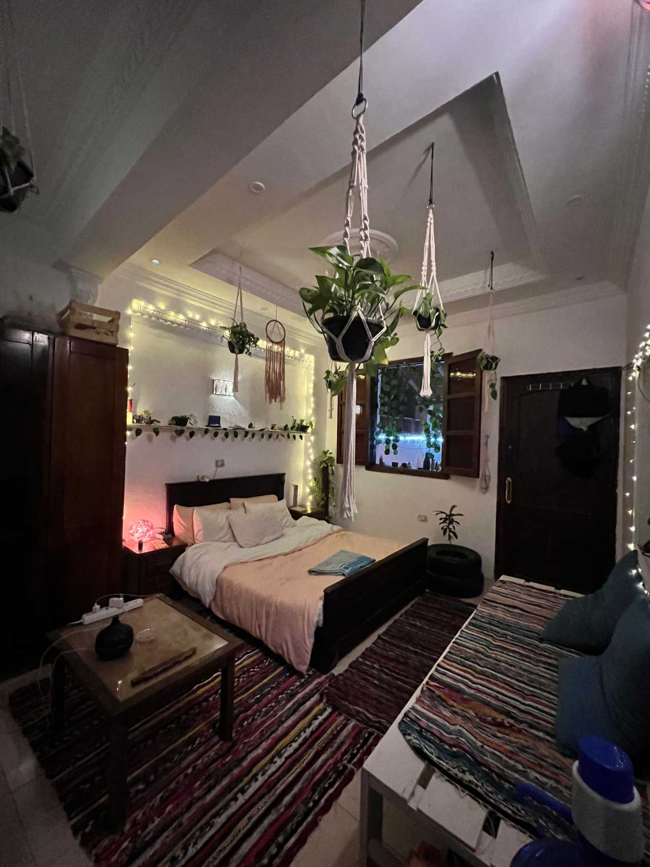 Rose quartz room in an eco-friendly vegan house