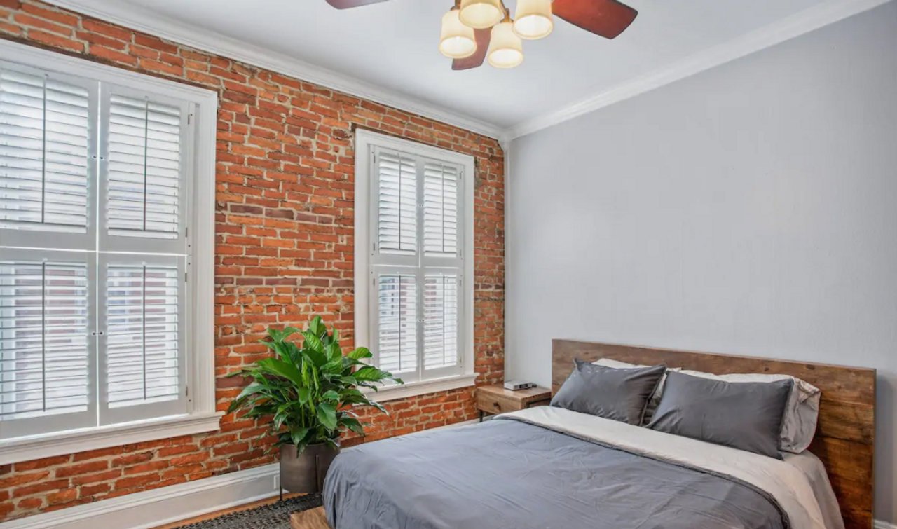5-Star Charming Philly Townhouse in Museum Area