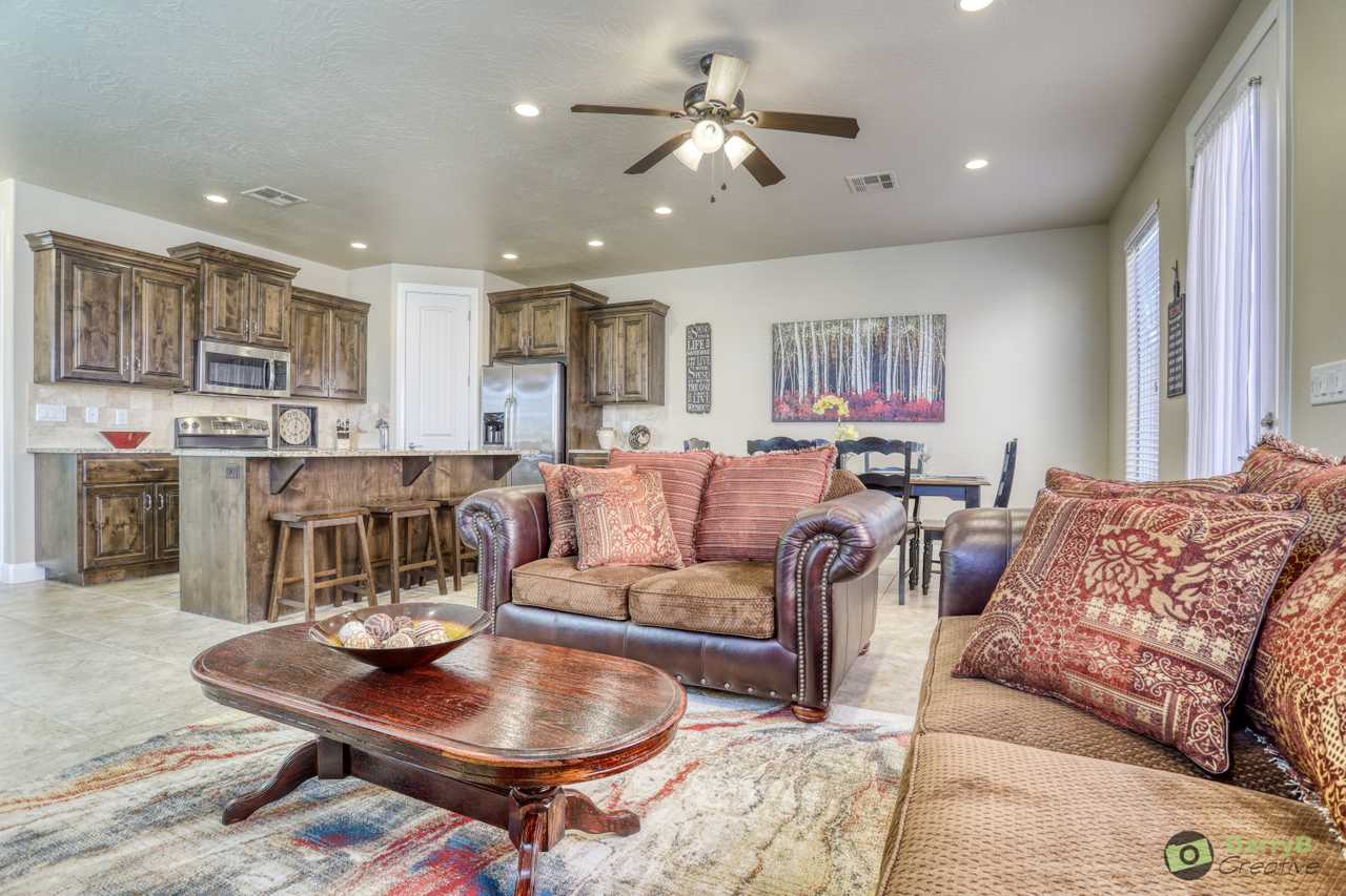 Inviting Home Near Zion - Heated Pools, King Suite