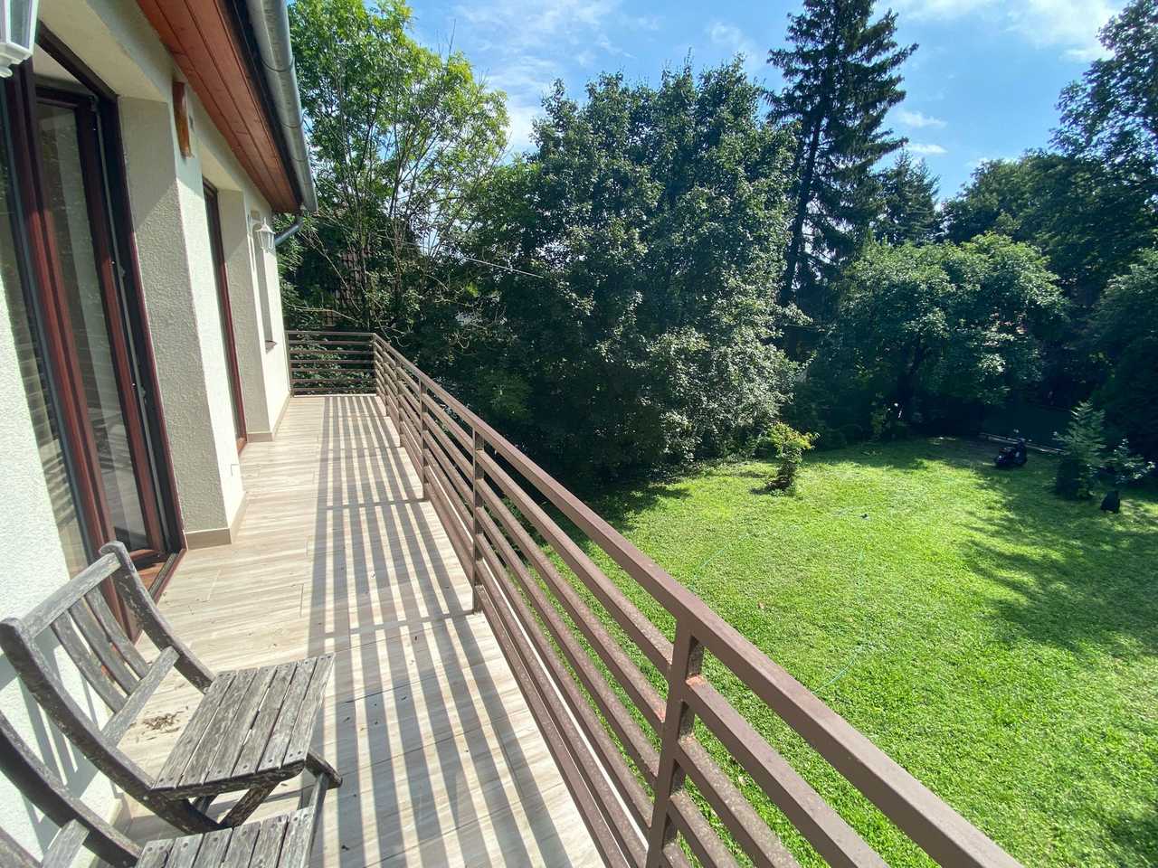 Spacious, airy room in the lap of nature, close to vibrant Budapest. 