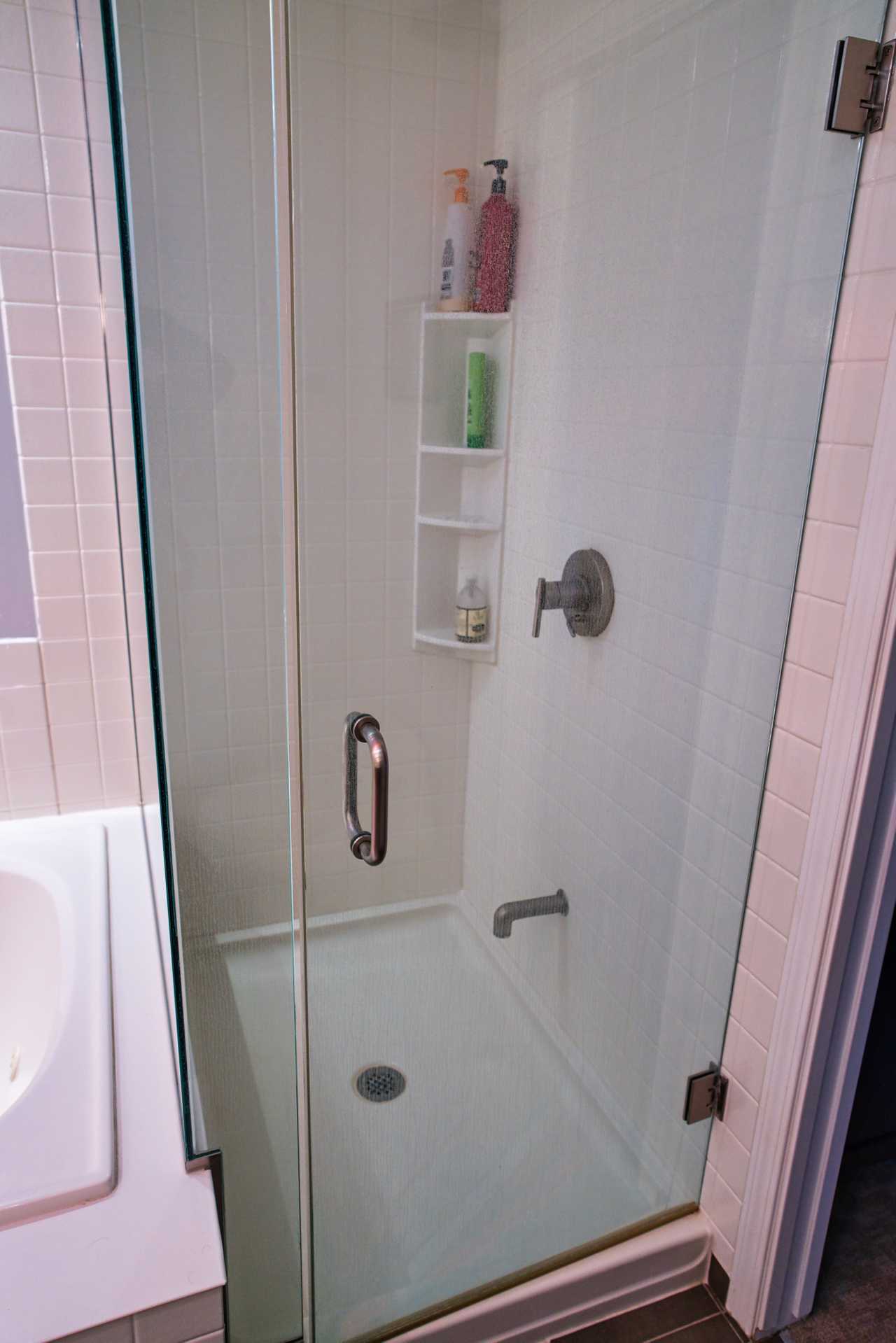 Private Room, 3 minutes from C-Train