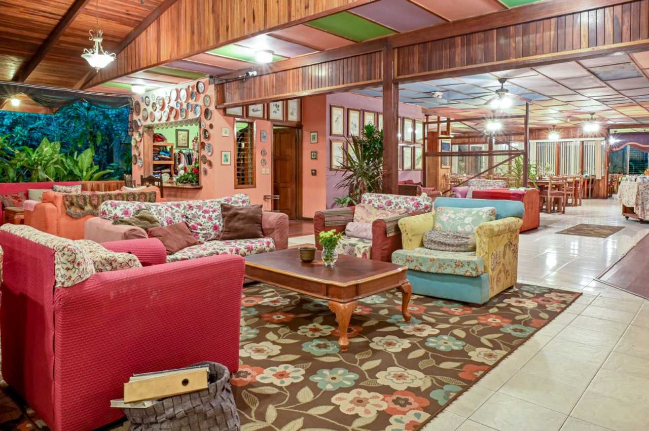 Lands in love hotel & forest resort 