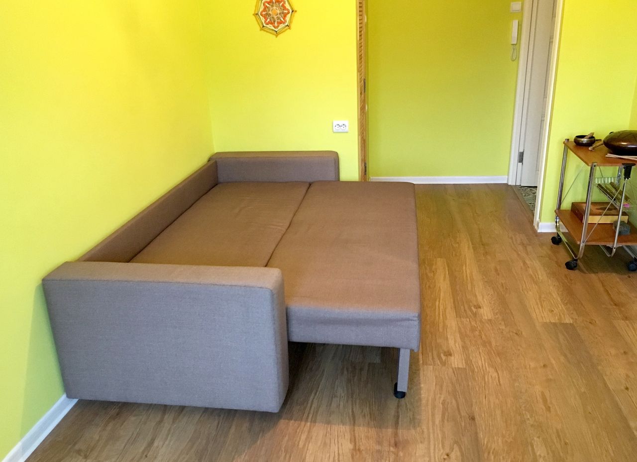 Free Living Room with Double-Sized Sofa Close to the City Center