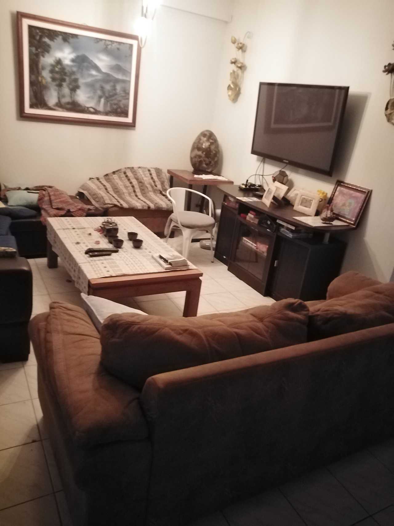 Quiet street with easy access to market and Hospital and shopping within 10 min
