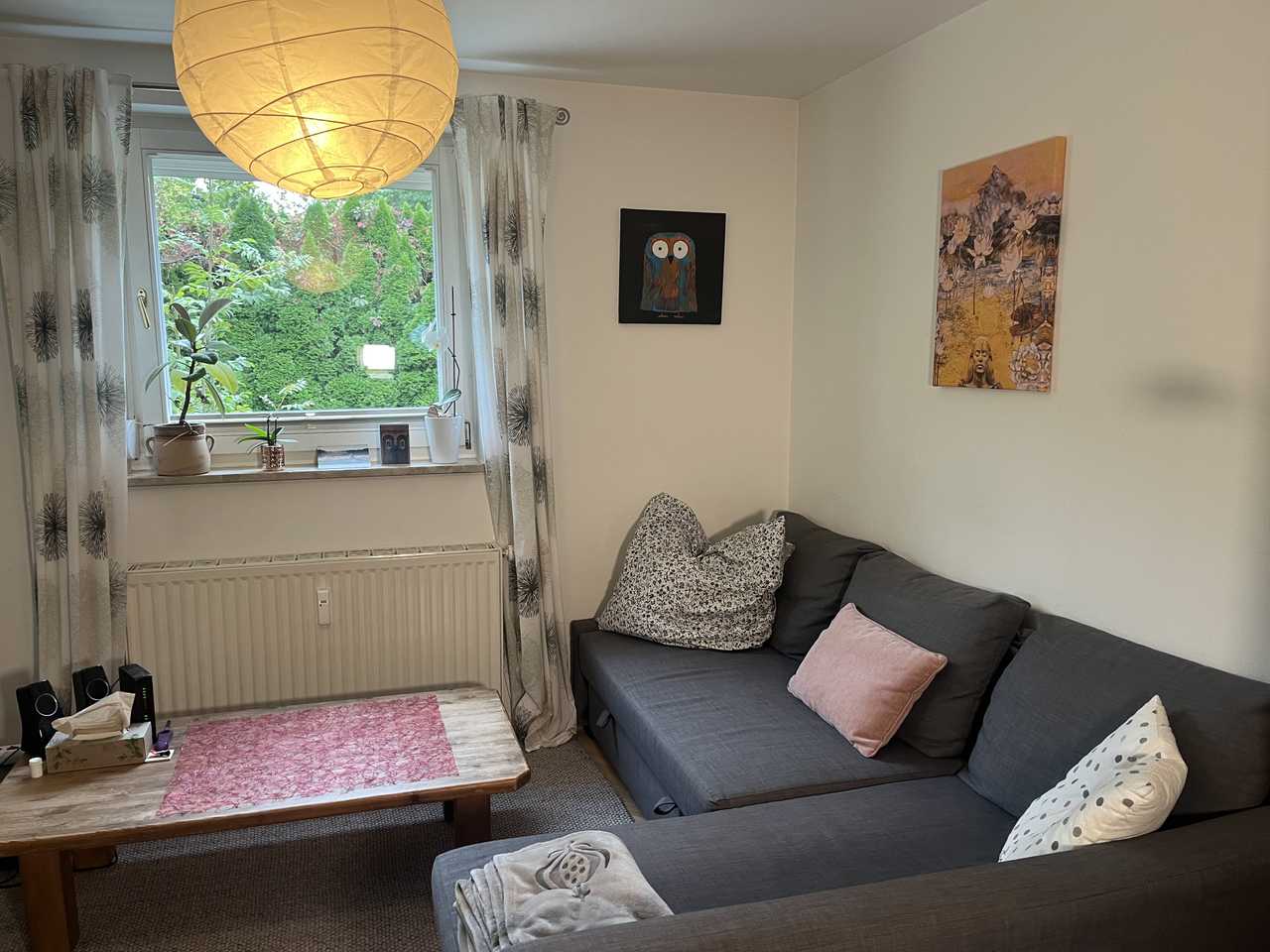 Garden apartment with spacious living room and spiritual athmosphere