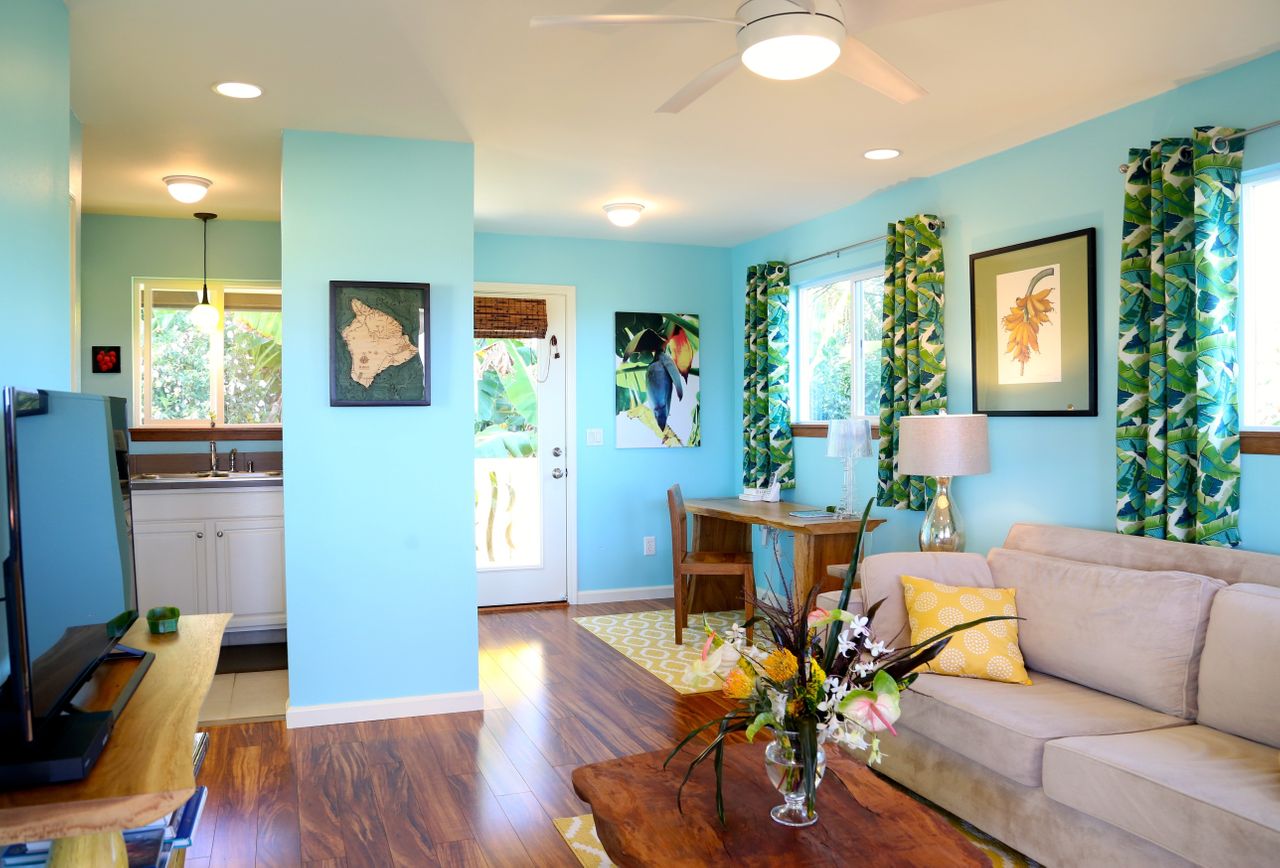Bananarama Cottage, near Kehena Beach black sand beach, on small fruit farm!