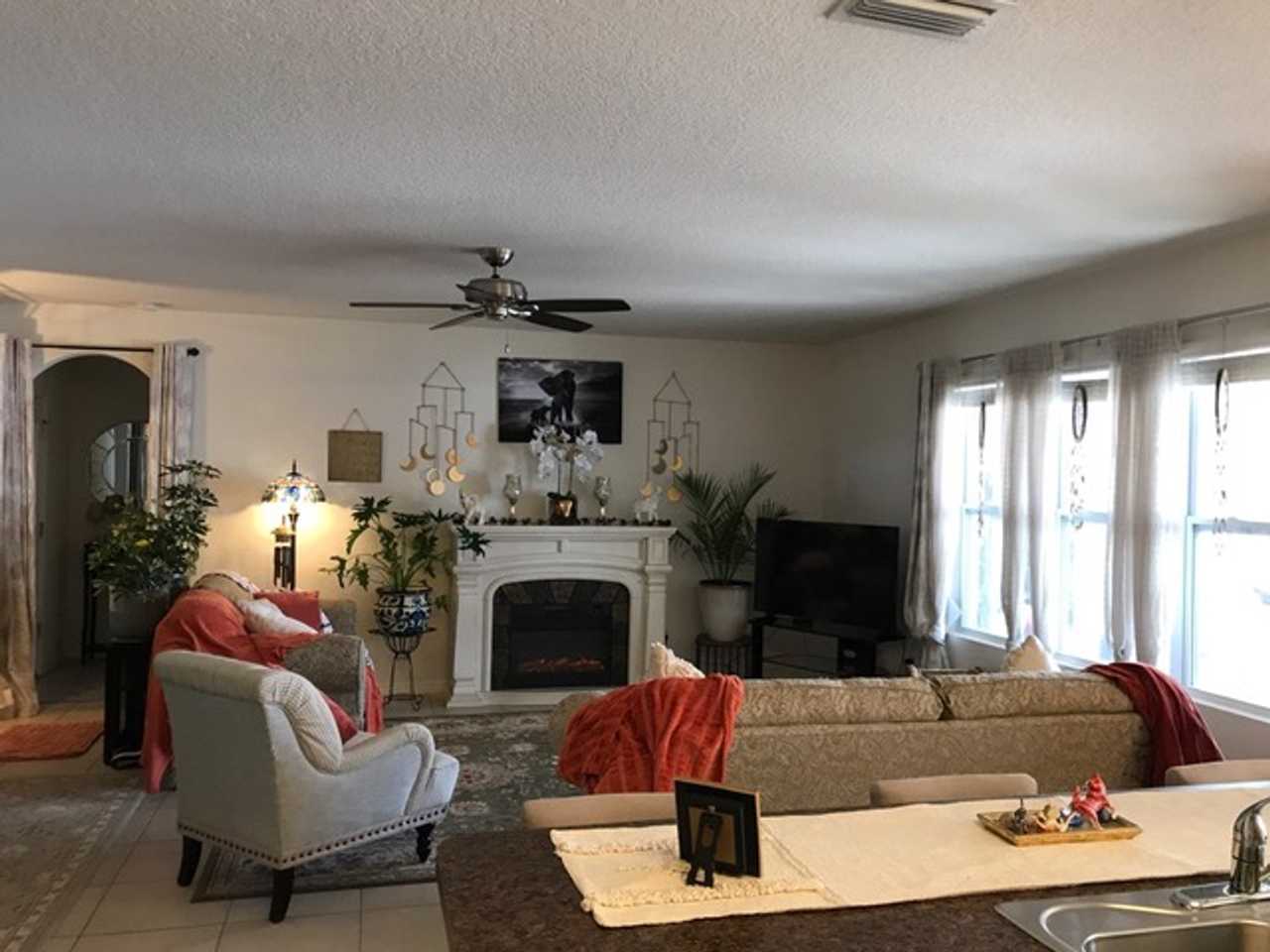 Vintage Vegan' paradise in the city of Ocala. shop/eat all Minuets from W.E.C.