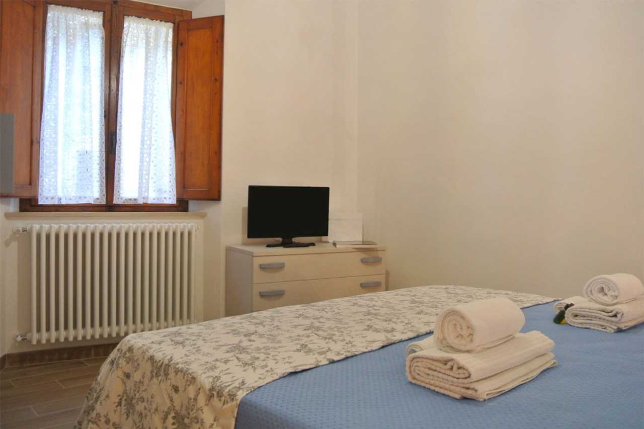CASA LECCI, intimate apartment for couples few steps from Roman Theatre
